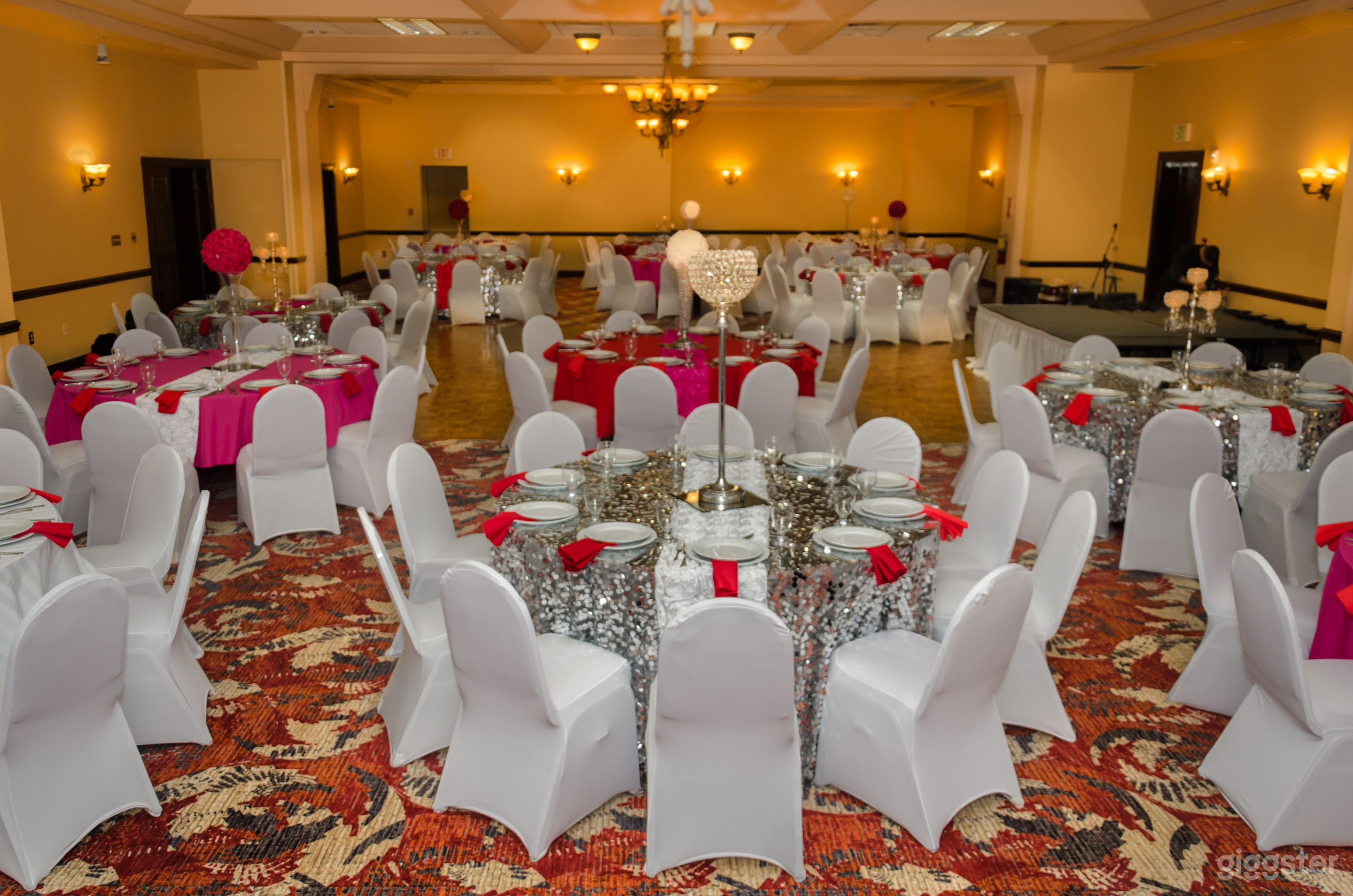 Versatile Event Spaces &amp; Full-Service Comfort Photo 4