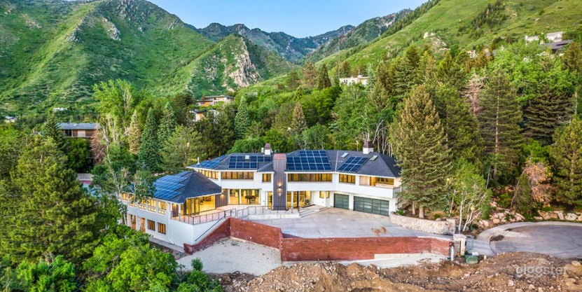 Gorgeous Modern Home for Films Photo 1