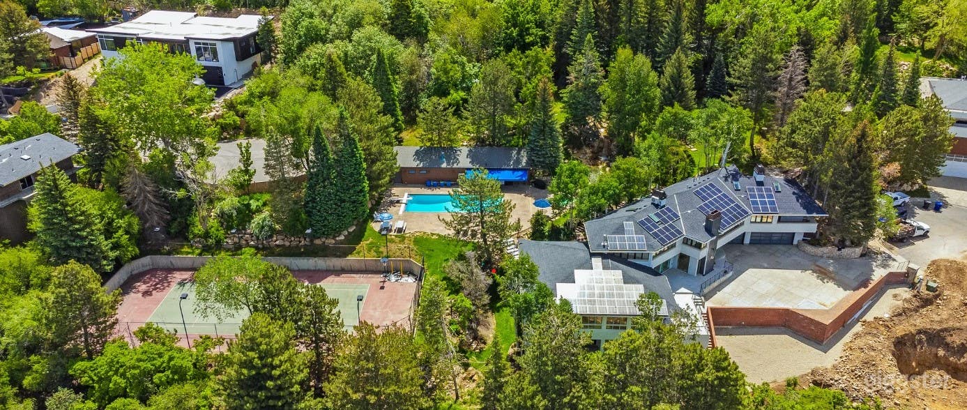 Gorgeous Modern Home for Films Photo 2