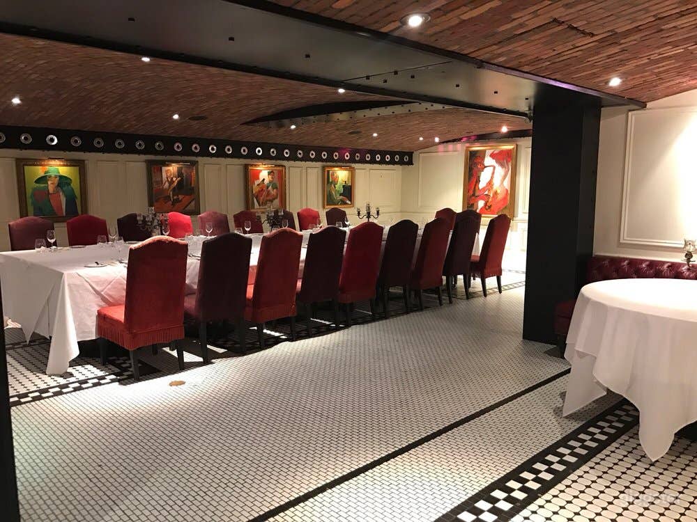 LE CELLIER (Wine Cellar) Photo 3