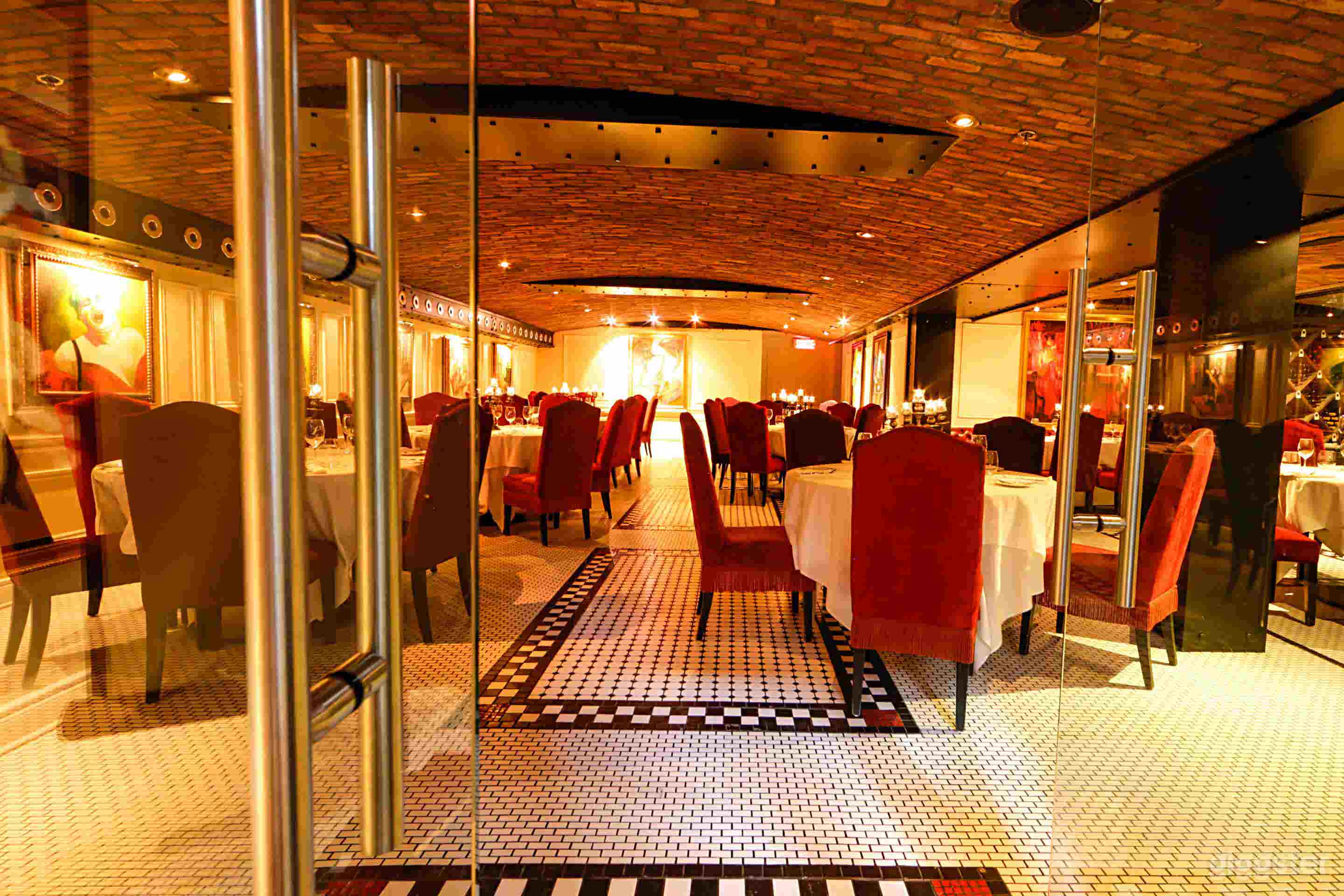 LE CELLIER (Wine Cellar) Photo 2