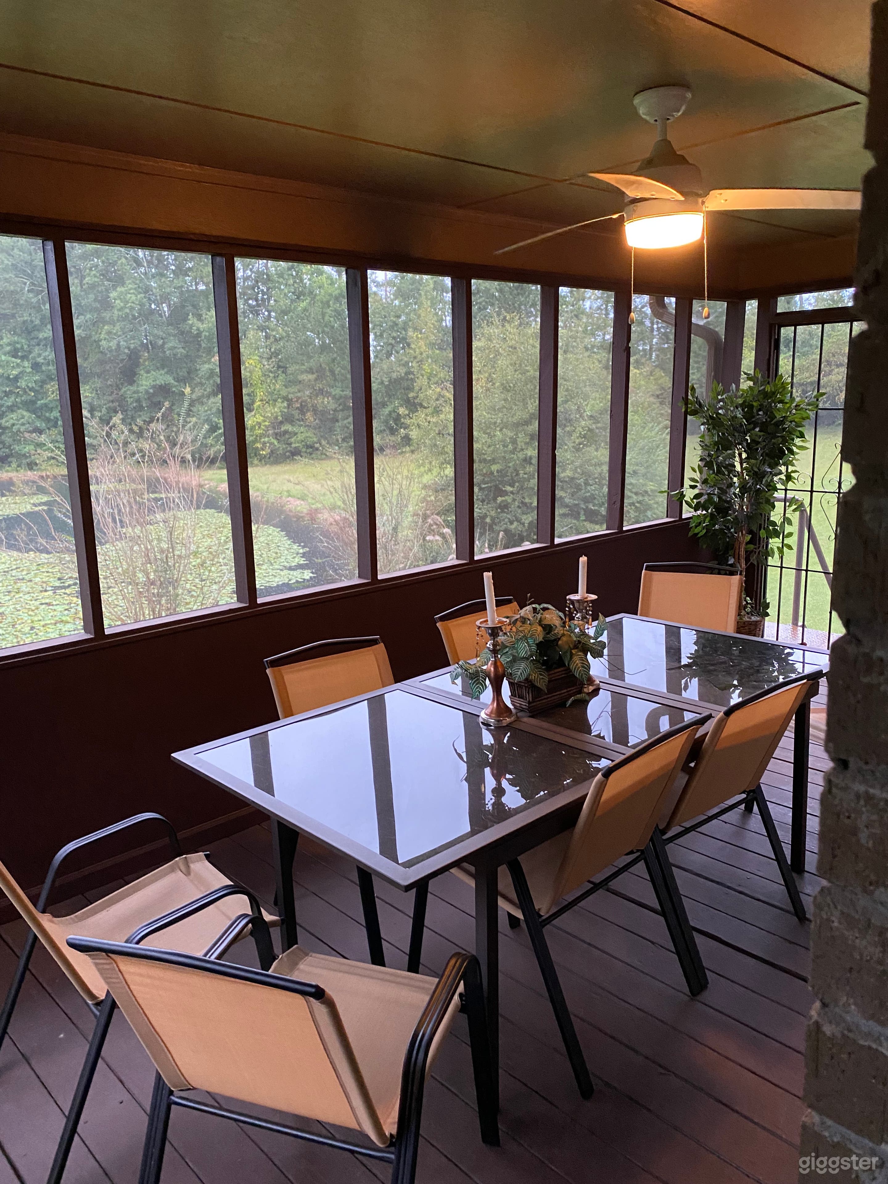 Upstairs screened porch