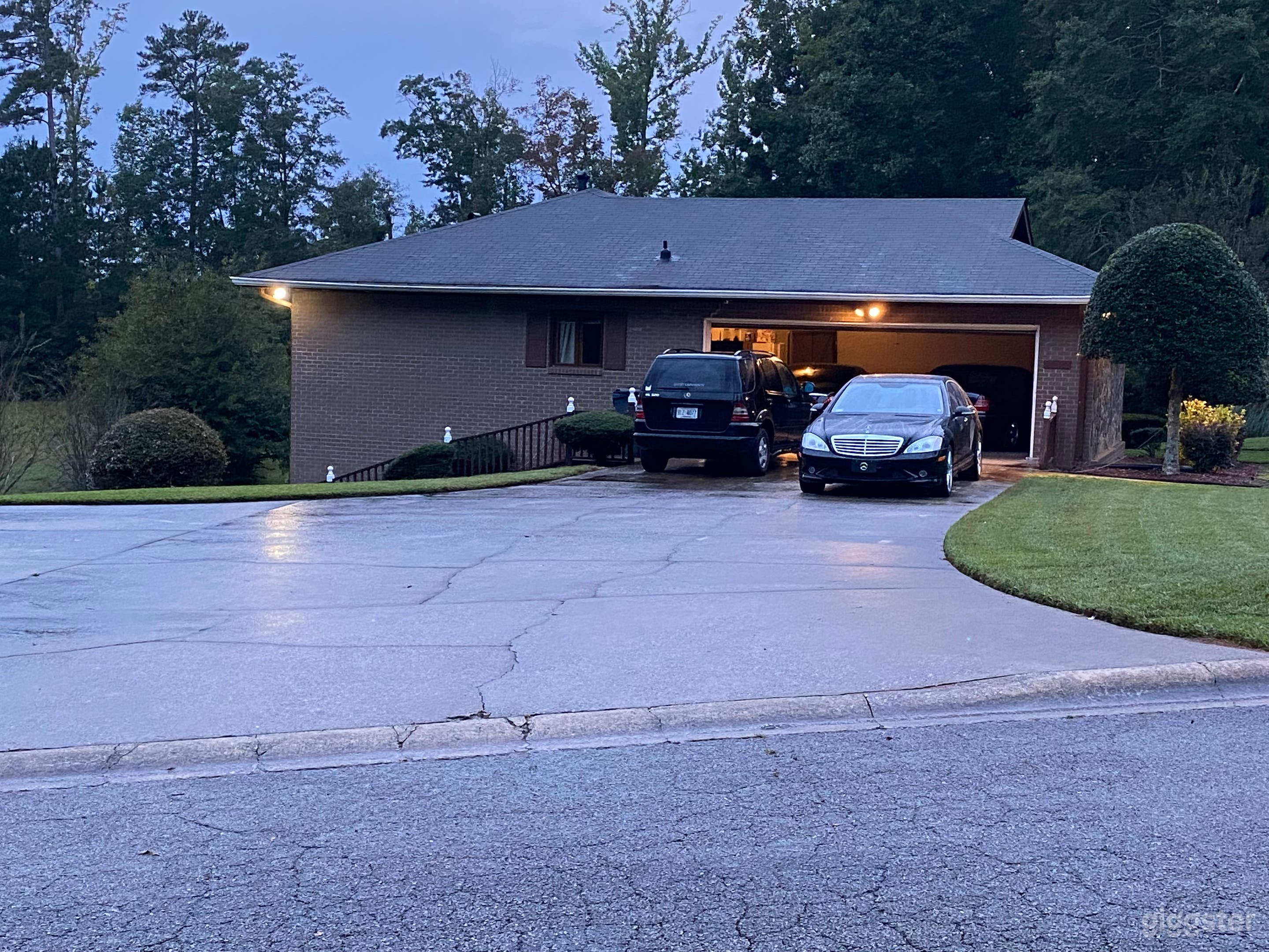 Cozy Home with a Lake view Photo 1