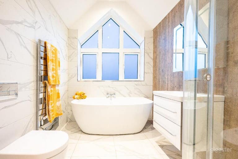  Modern House in the Countryside with Panoramic Views Estate! 