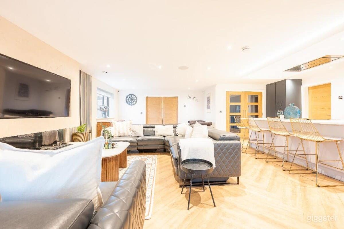 Modern House in the Countryside with Panoramic Views Estate! Photo 2