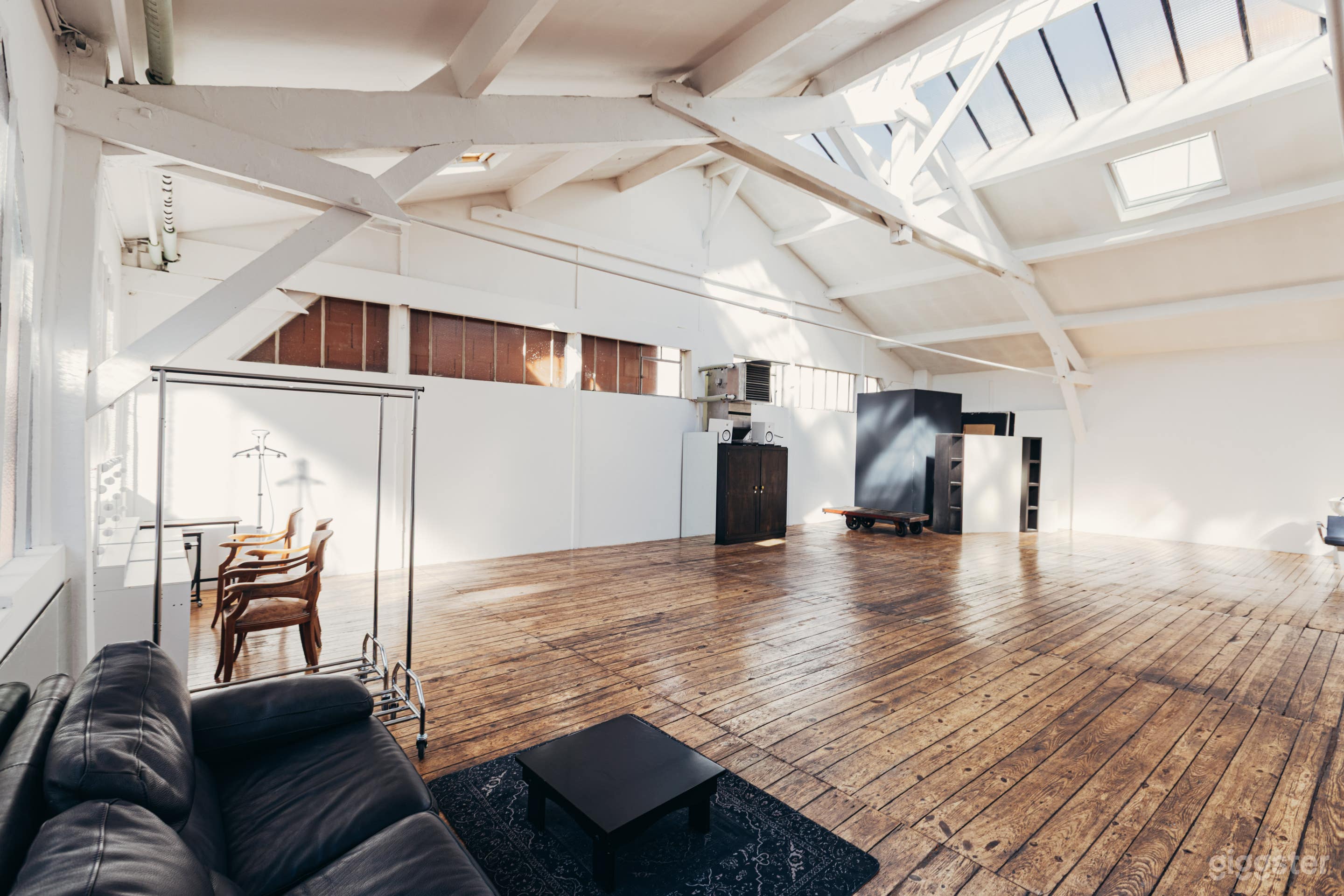 Photo de Studio Photo et Vidéo Professionnel de 260 m² 2