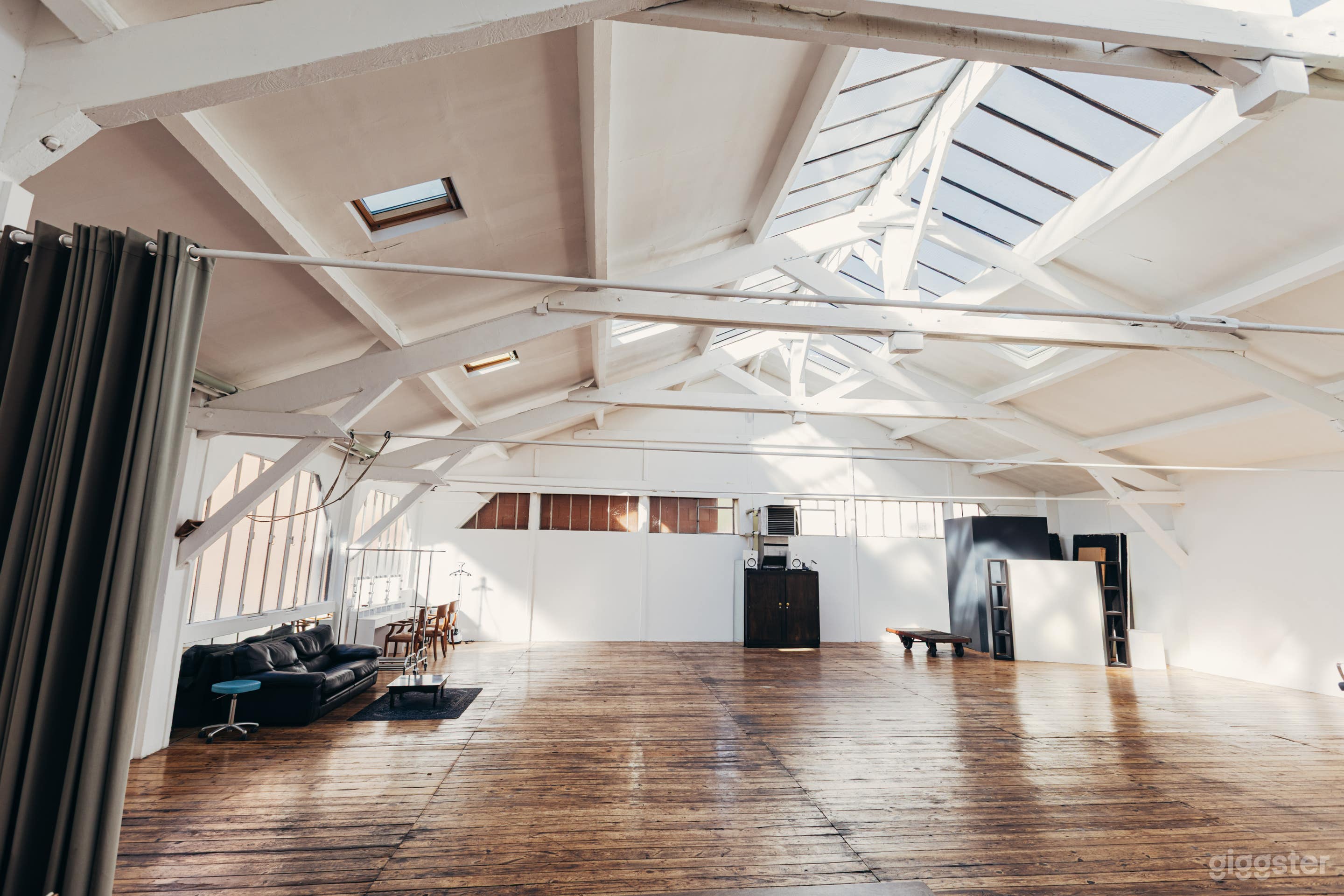 Photo de Studio Photo et Vidéo Professionnel de 260 m² 1
