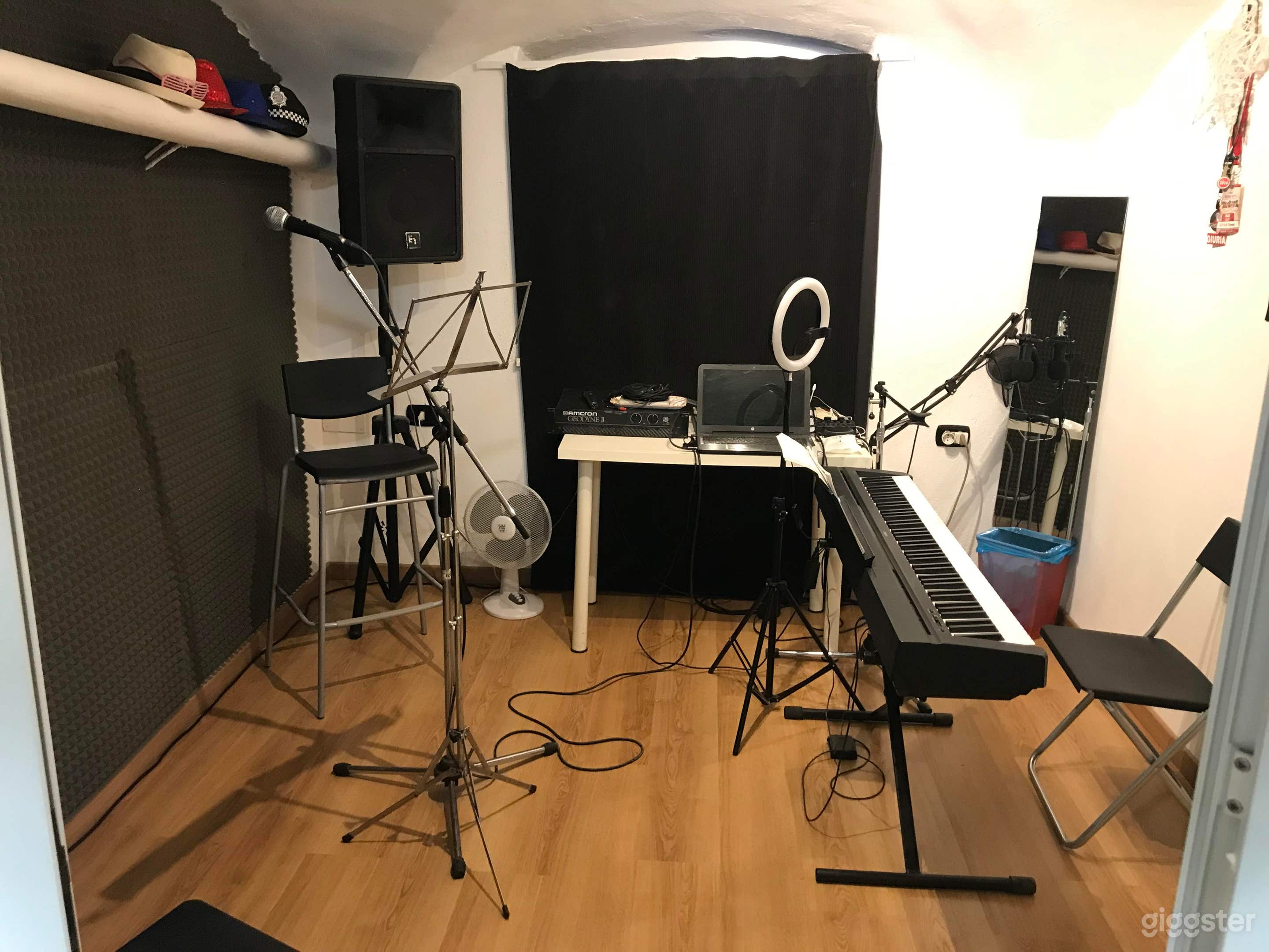 Foto di Studio di Registrazione Analogico Professionale per Film e Foto 4