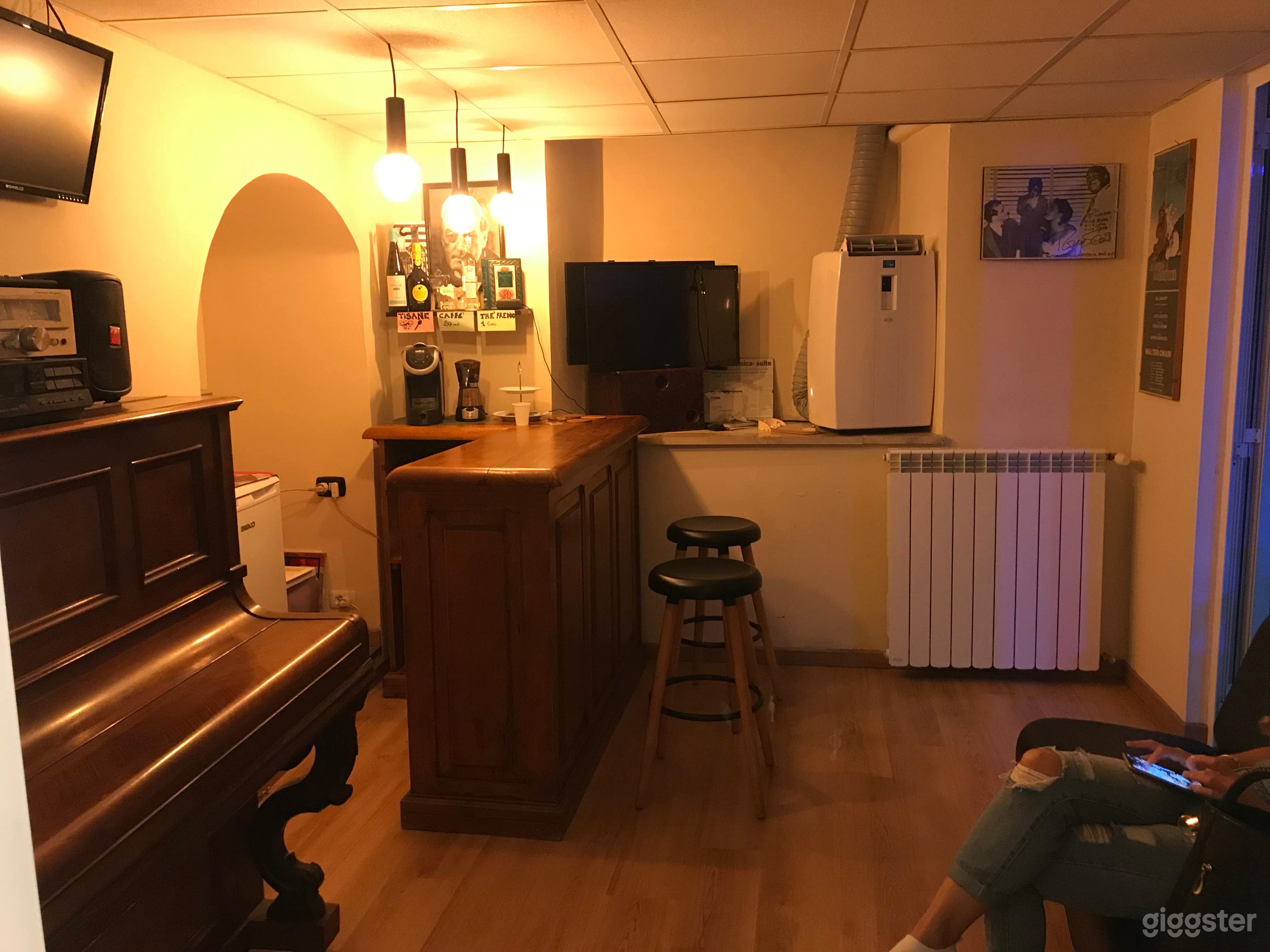 Foto di Studio di Registrazione Analogico Professionale per Film e Foto 1