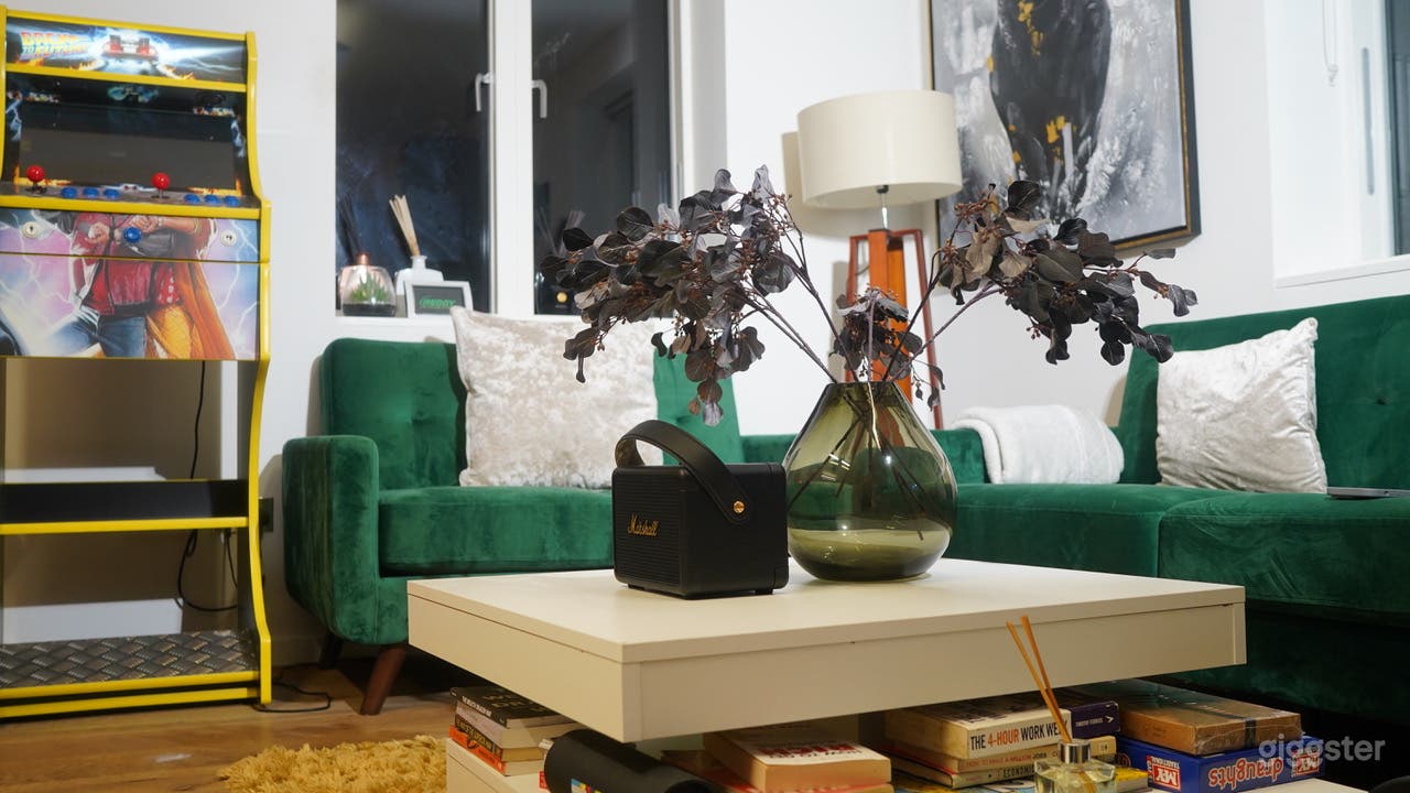 Contemporary Office For Creatives Photo 3