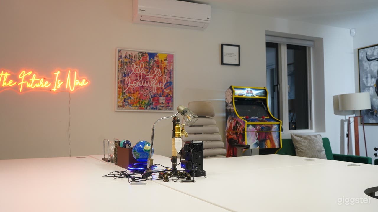 Contemporary Office For Creatives Photo 1