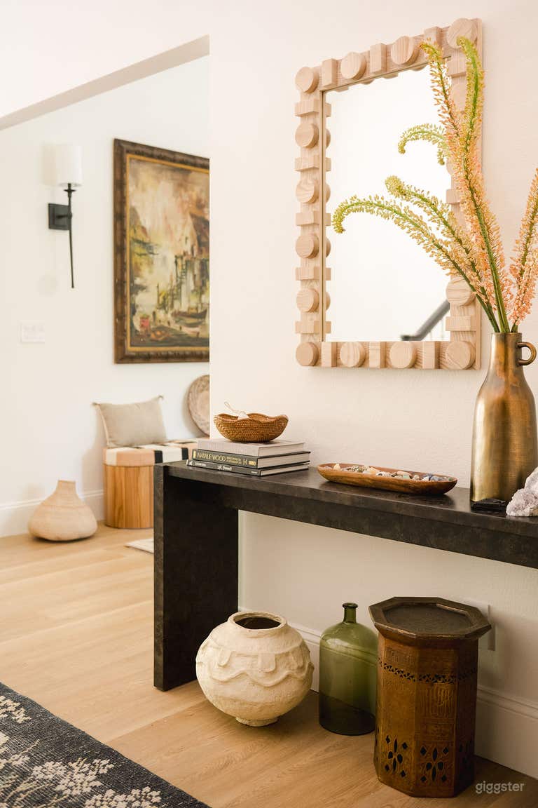  Entryway, looking into the kitchen 