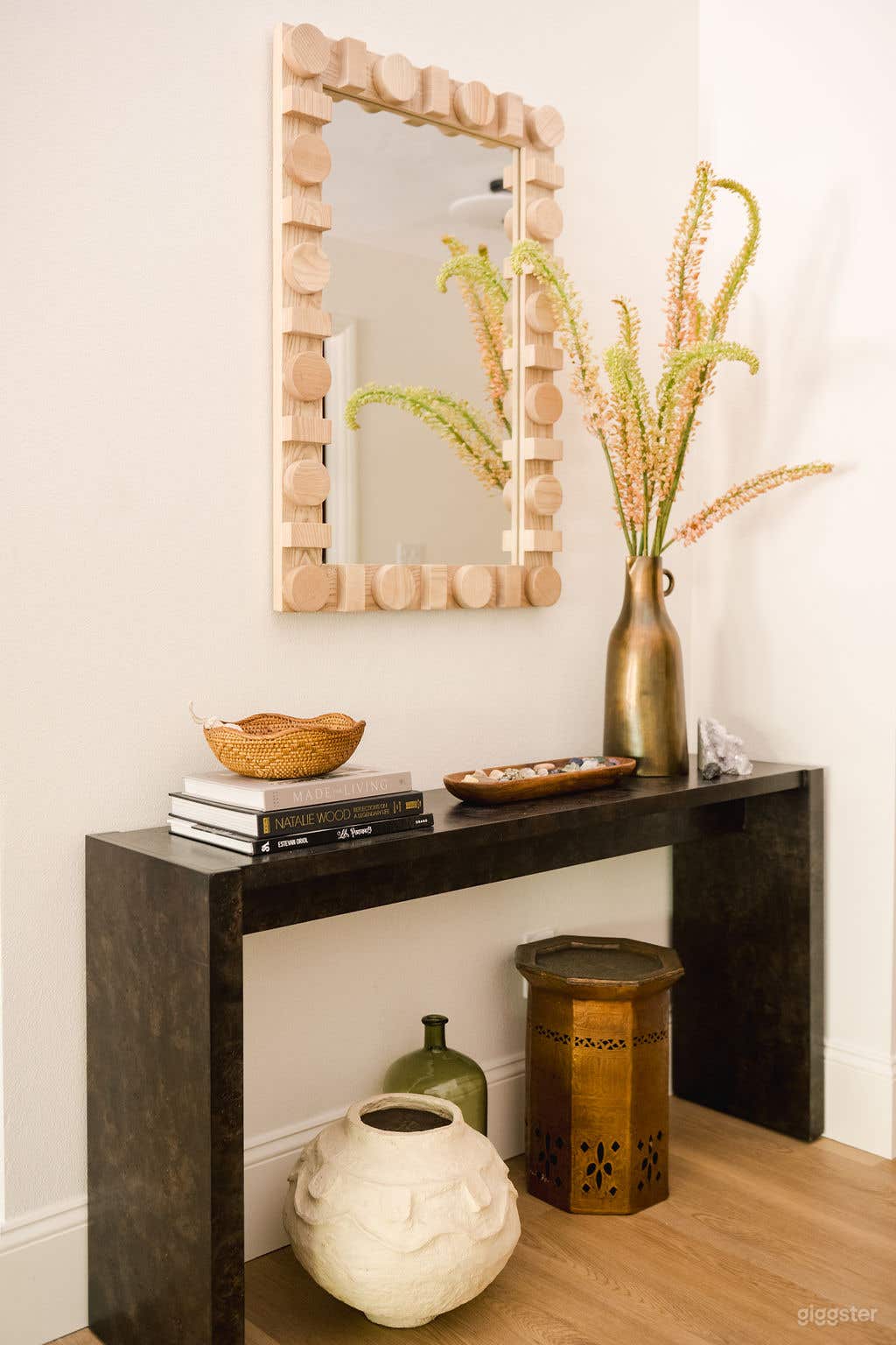 Designer Home w/ Stunning Kitchen Photo 4