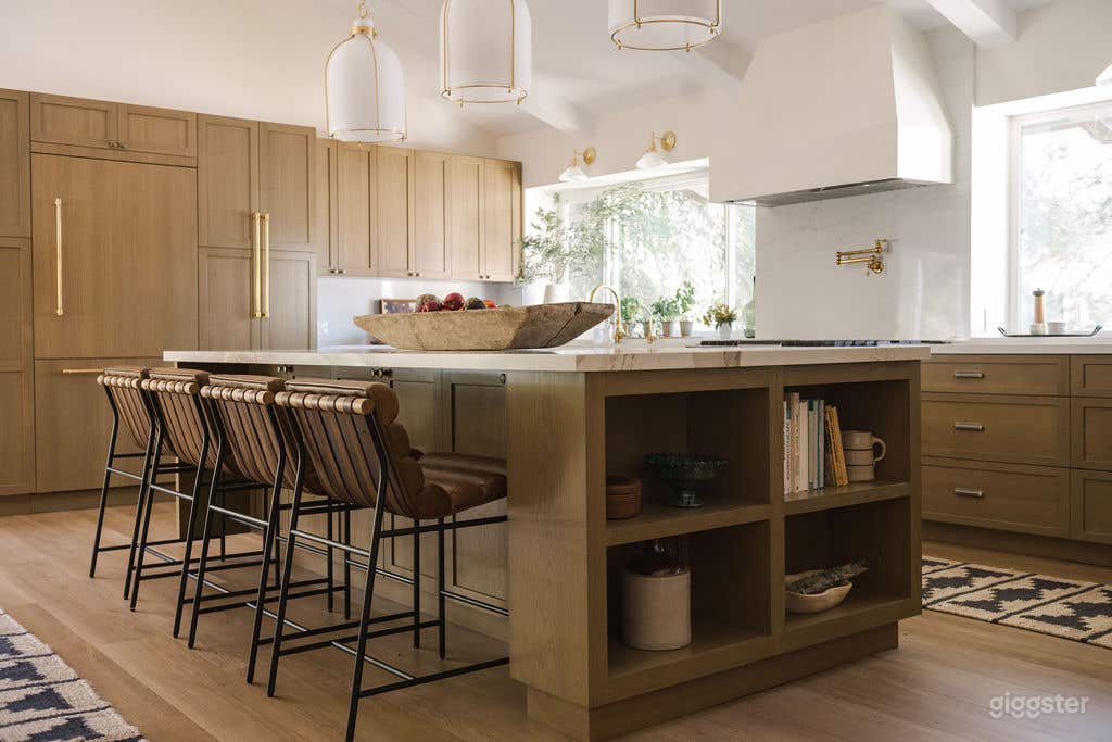 Designer Home w/ Stunning Kitchen Photo 1