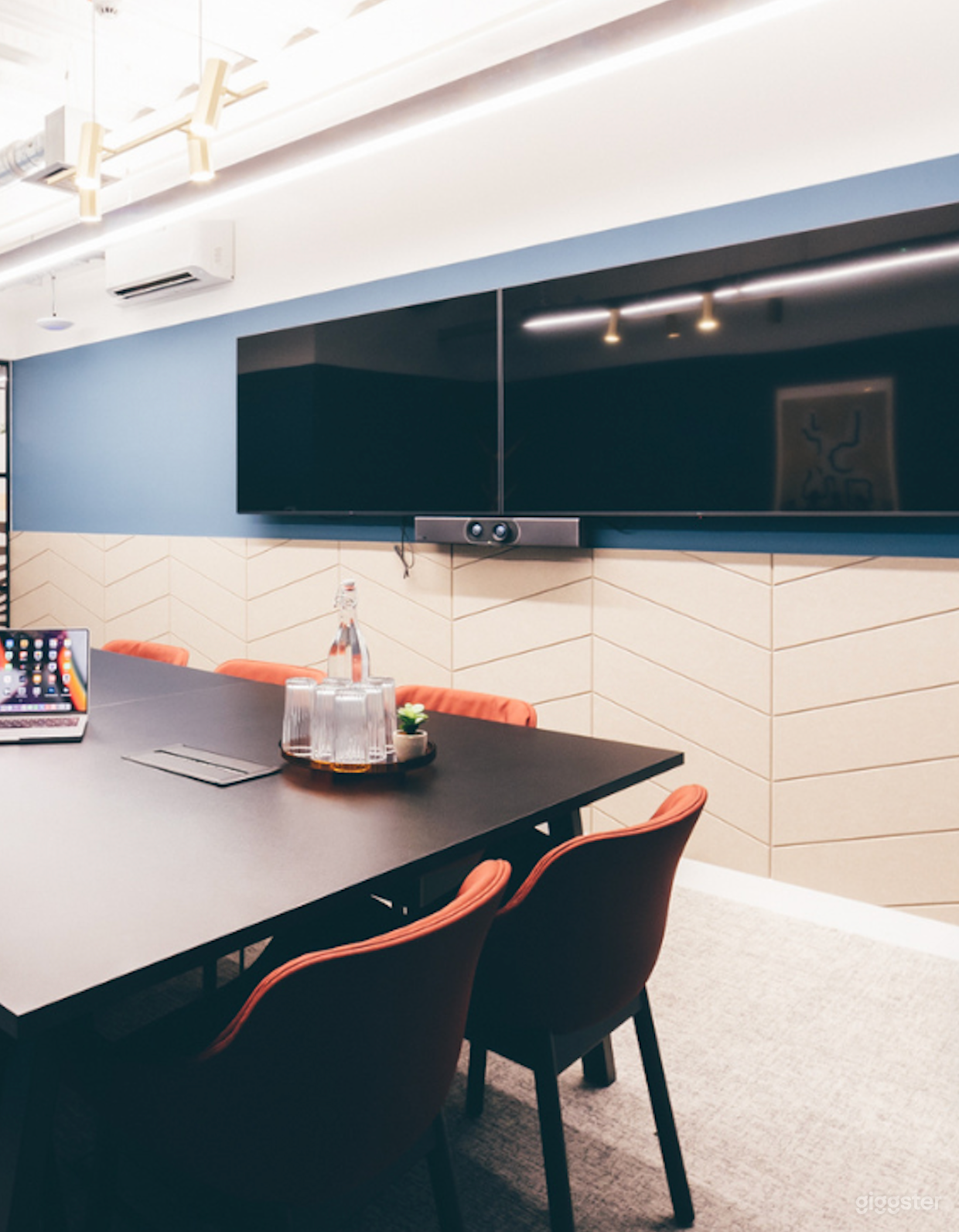 Captain Correlli Room for 10 Persons Photo 3