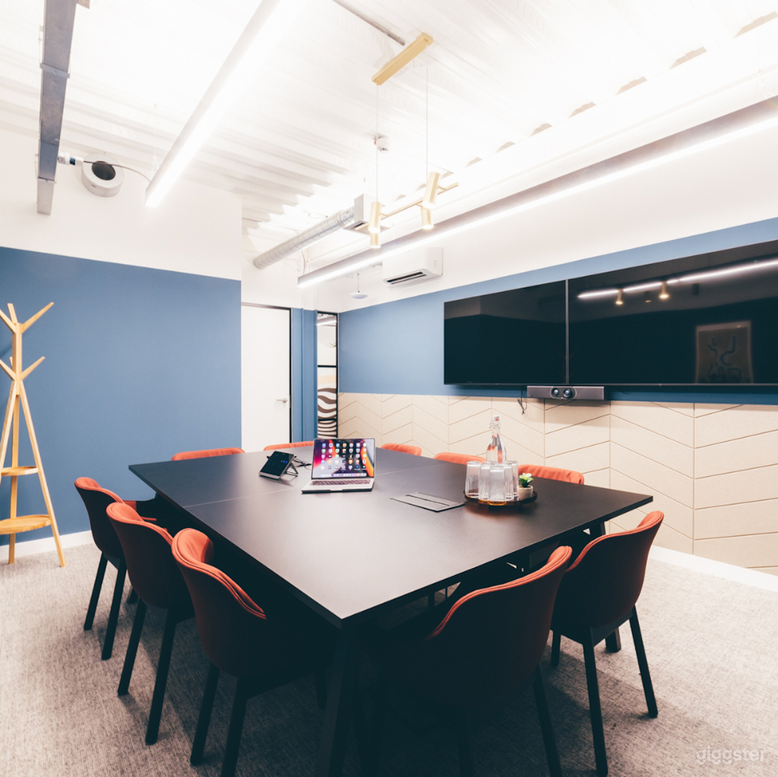 Captain Correlli Room for 10 Persons Photo 1