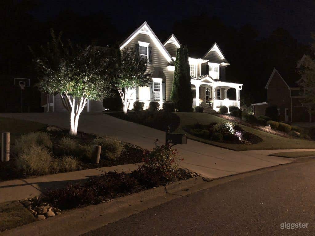 Open Concept Home With Exceptional Finishes Photo 3