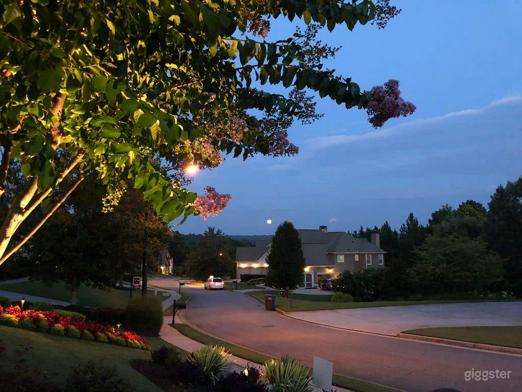 Open Concept Home With Exceptional Finishes Photo 4