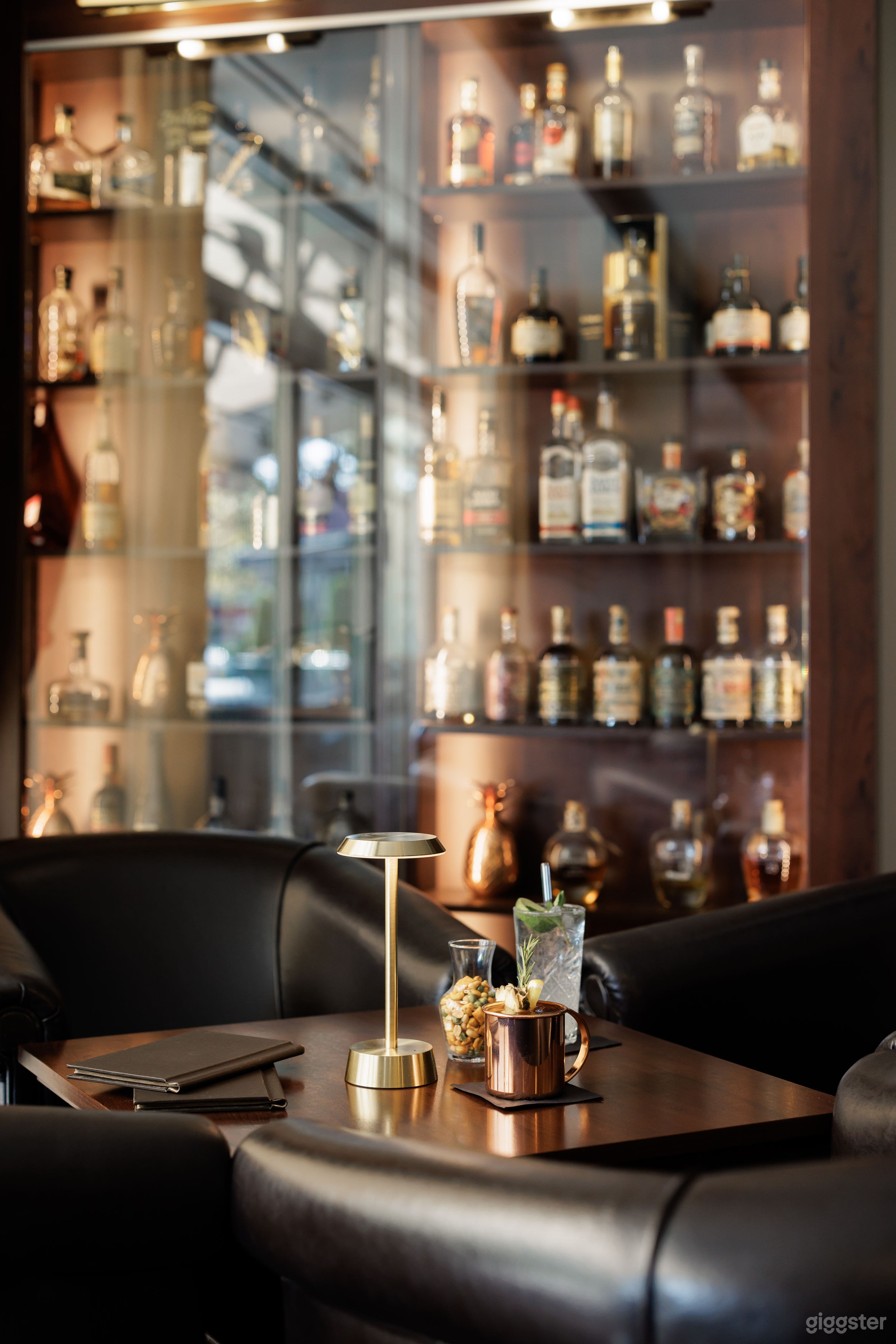 Elegante Bar im englischen Stil und Terrasse Foto 4