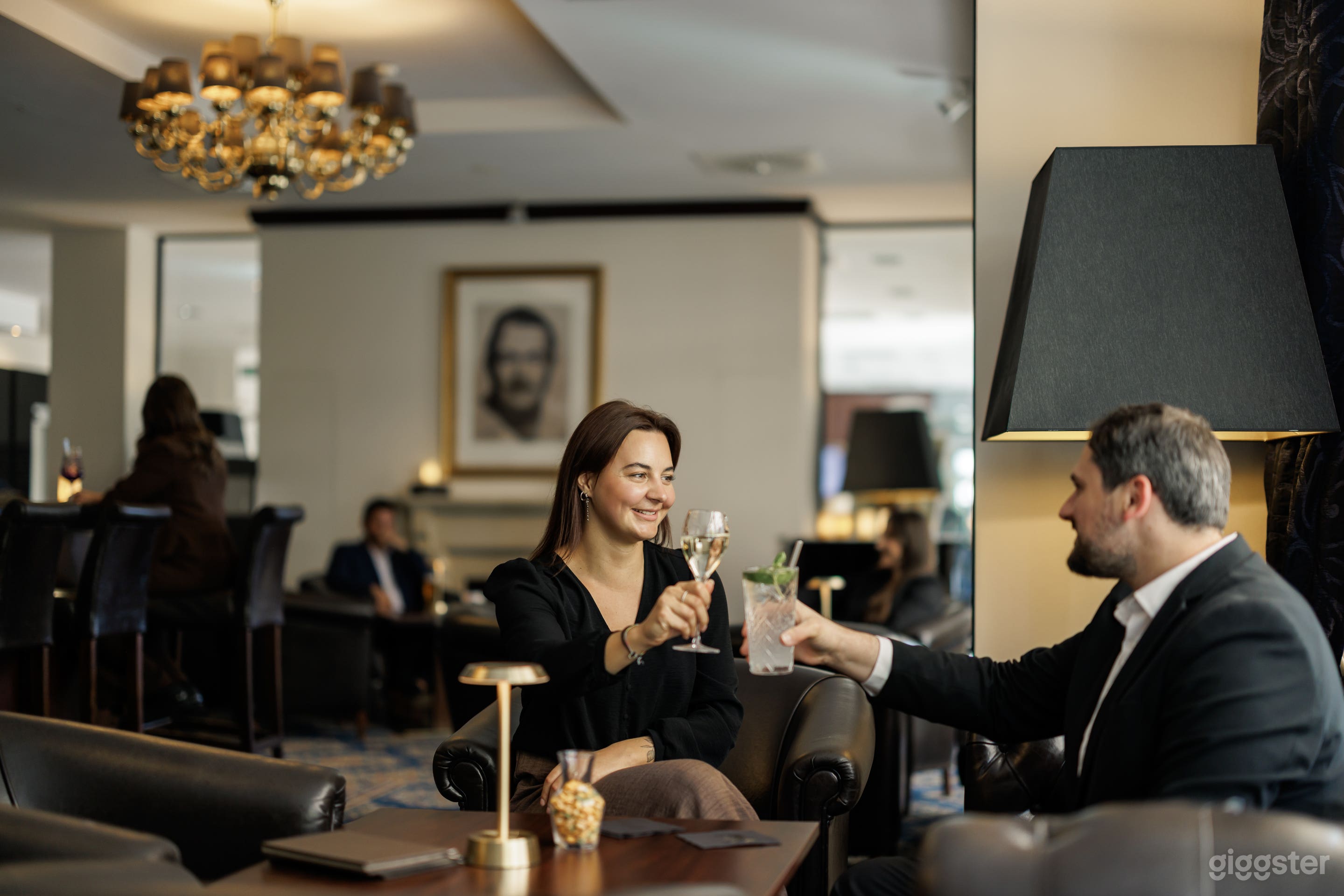 Elegante Bar im englischen Stil und Terrasse Foto 1