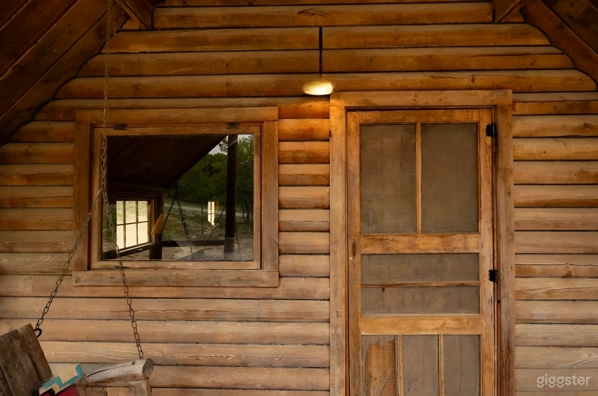 Authentic Little Artist Cabin in the Woods Photo 3