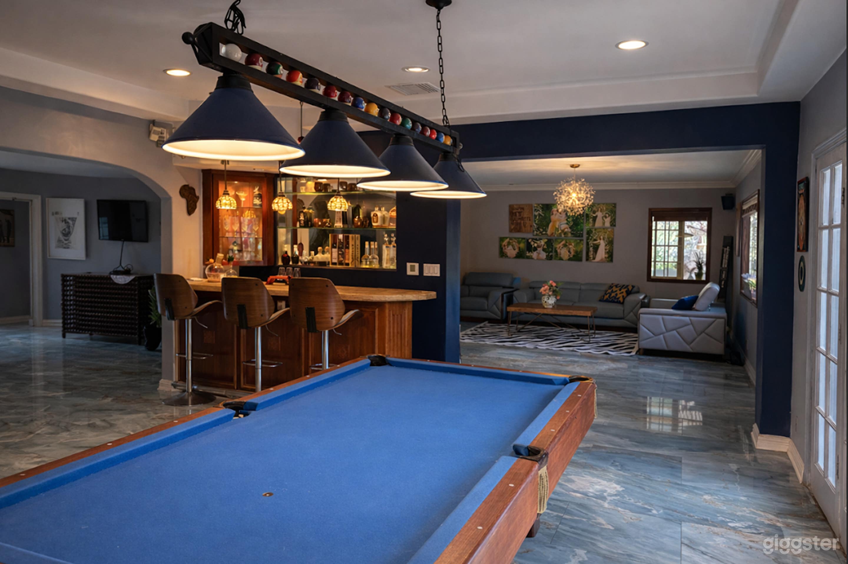 Tarzana Modern Mansion with Pool & Tennis Court Photo 3