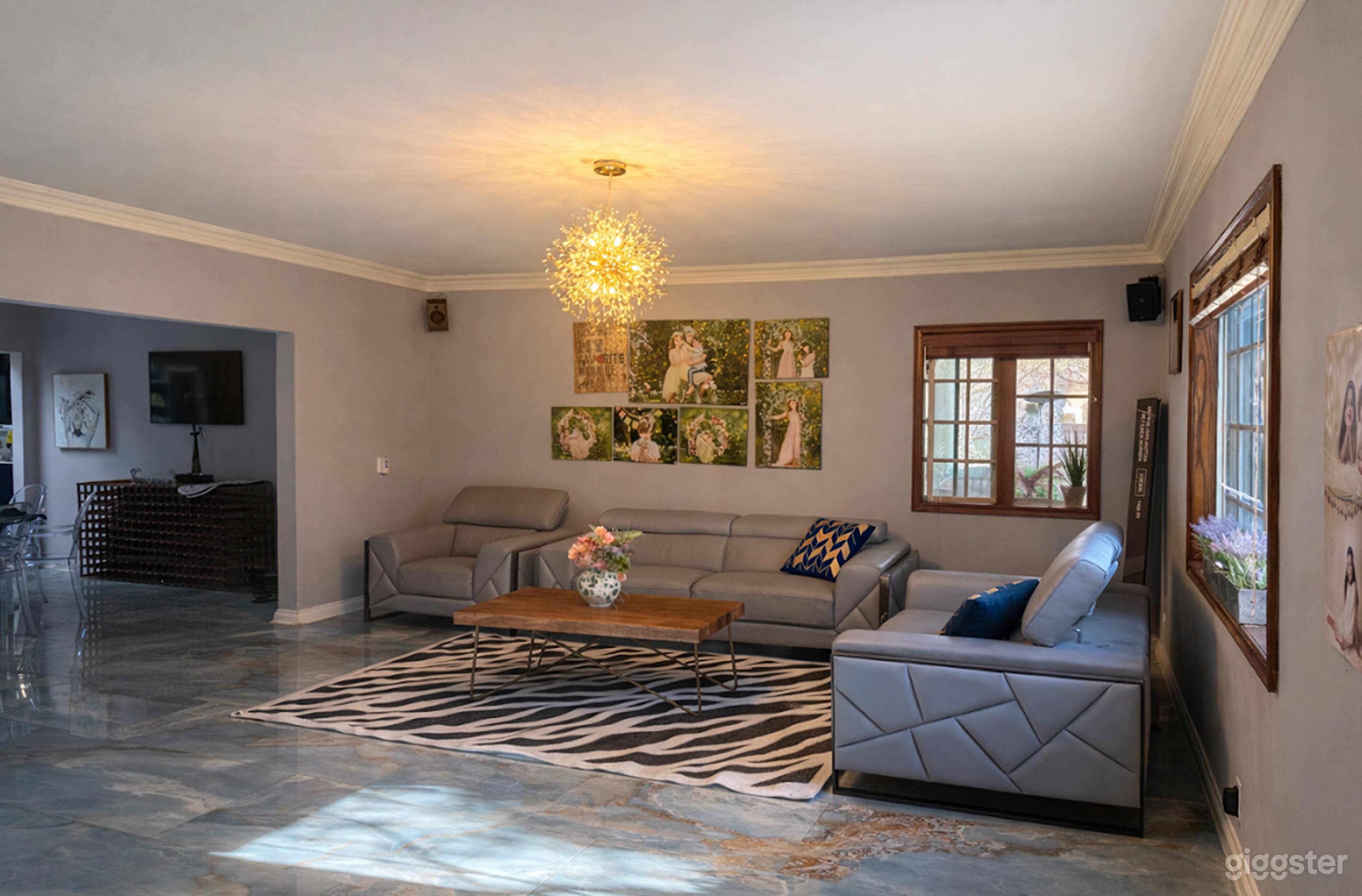 Tarzana Modern Mansion with Pool & Tennis Court Photo 3
