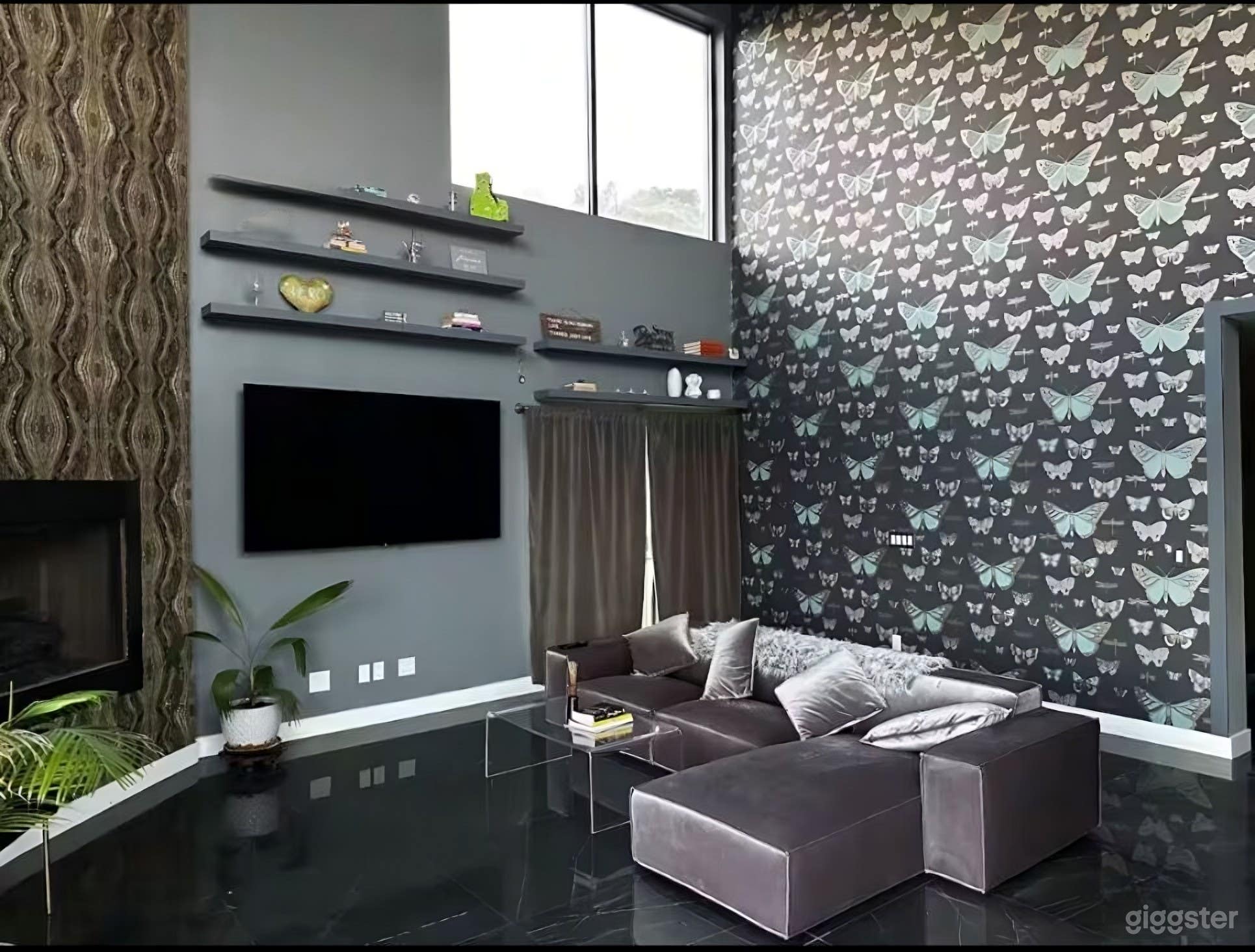 Stylish Hillside Home with City Views Photo 1