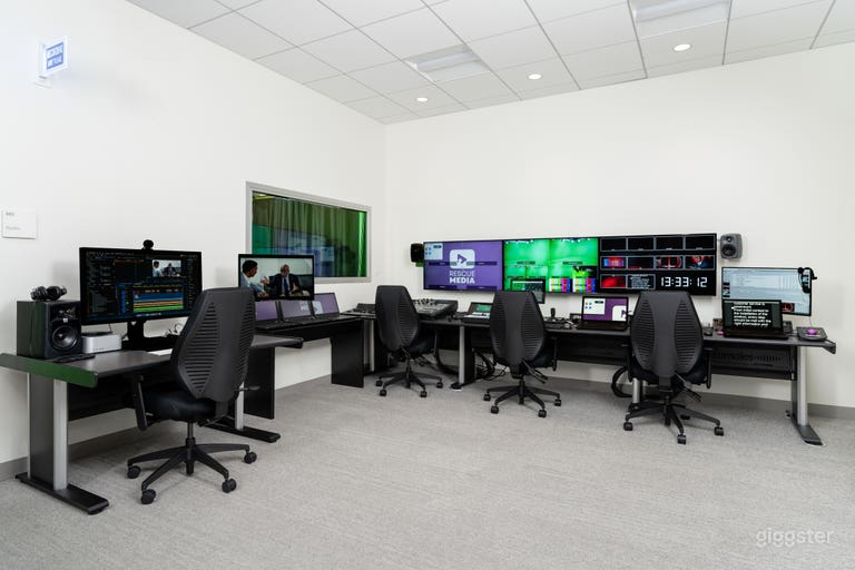  Production Studio w Soundproofing and Light Grid 