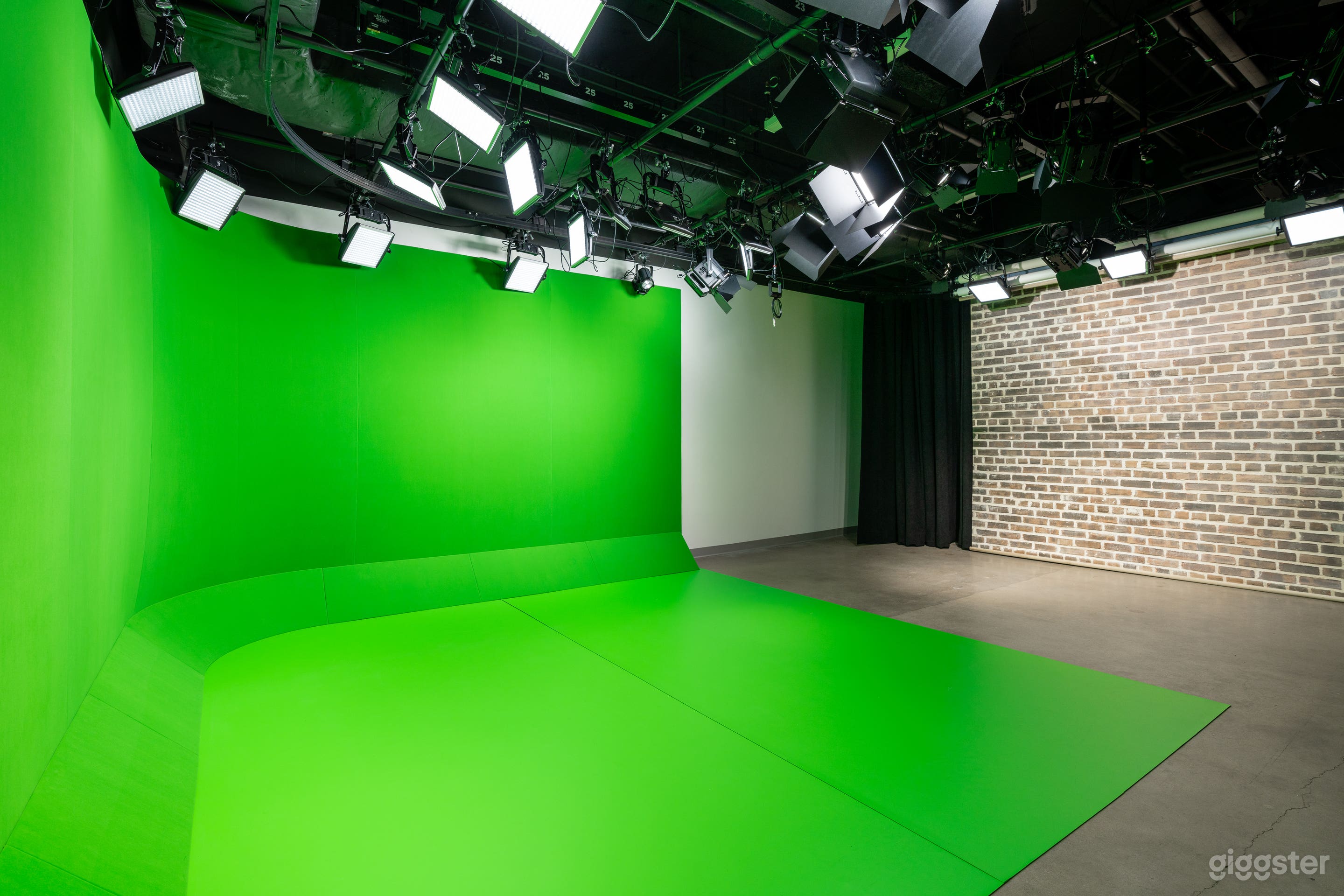 Production Studio w Soundproofing and Light Grid Photo 1