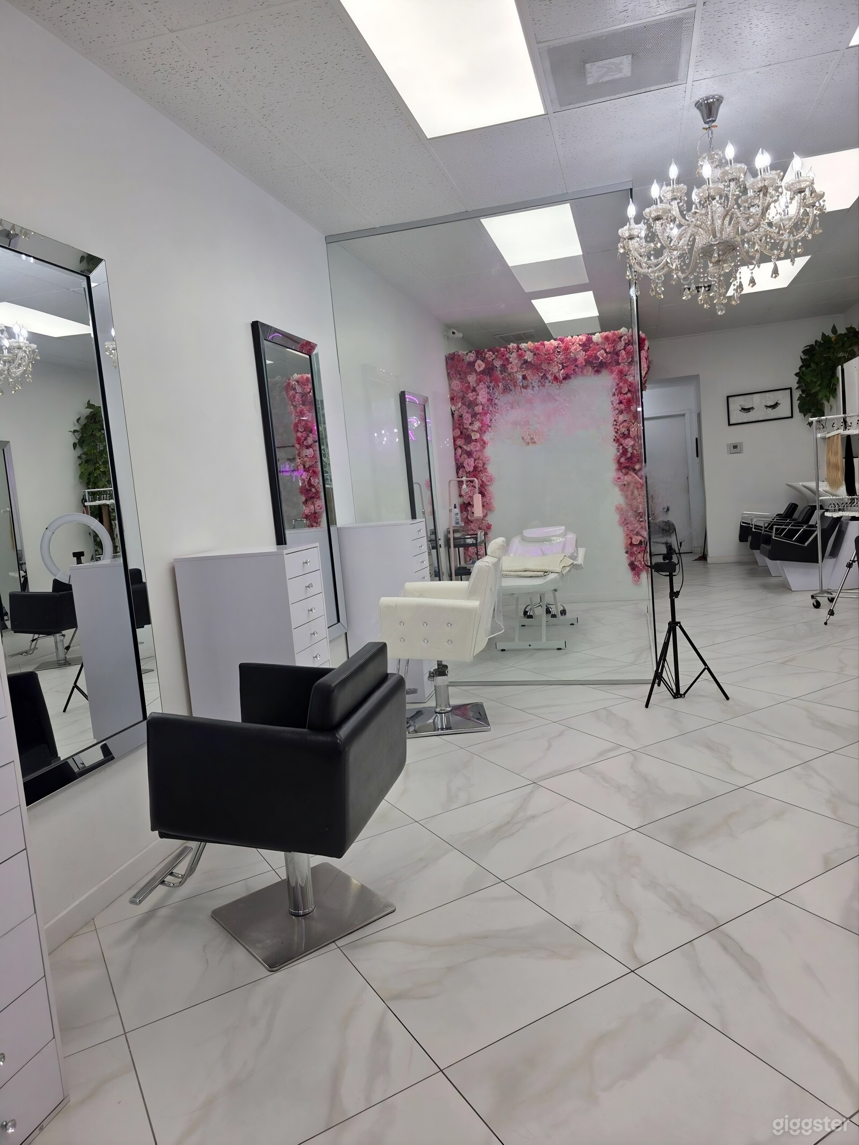 Upscale LA Salon Space – Perfect for Shoots, Styling & Event Photo 1