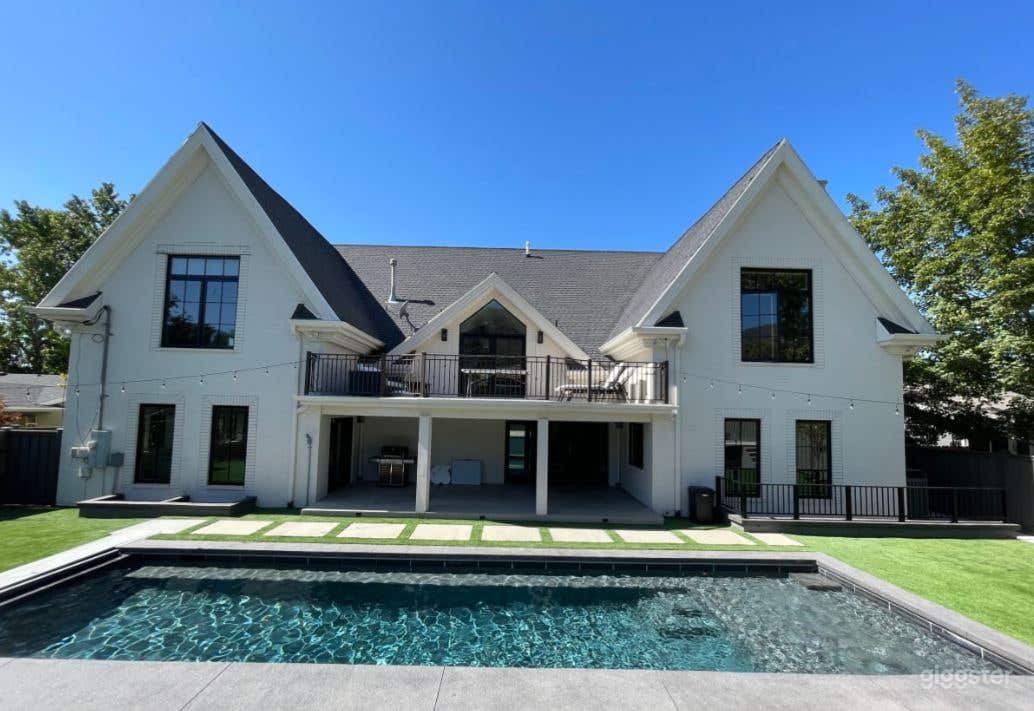 Flexible Backyard rental with Pool and Green Turf Photo 1