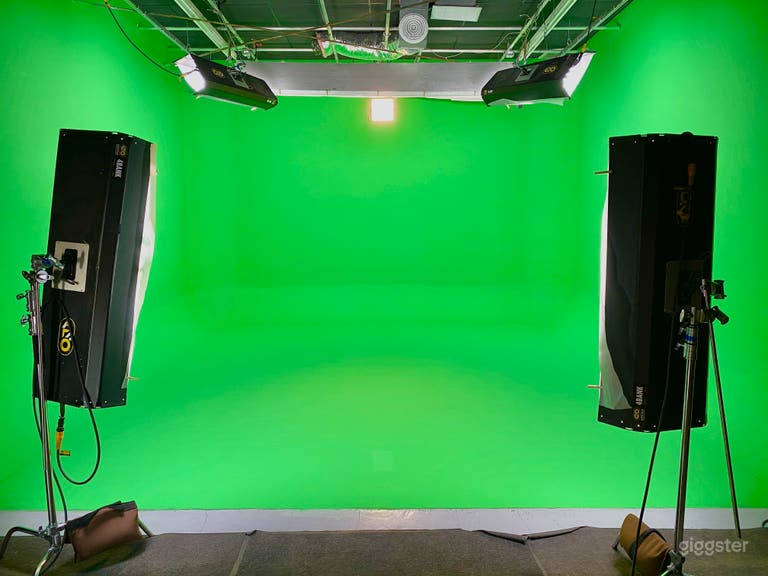  Yes the floor is green 