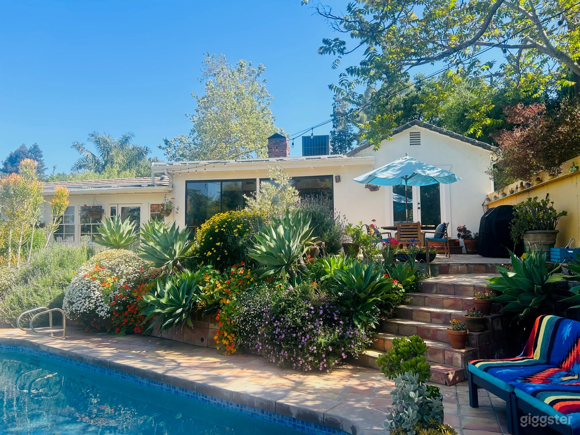 Californian Style Pool Oasis Photo 2