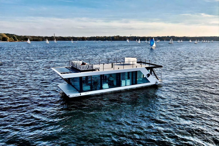  Luxuriöses Event- und Produktionsboot mit malerischem Blick 