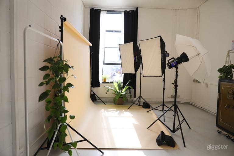  Versatile Studio with Natural Light 