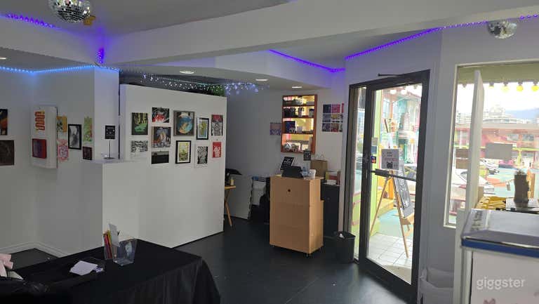  Vibrant & Eclectic Artist Gallery 