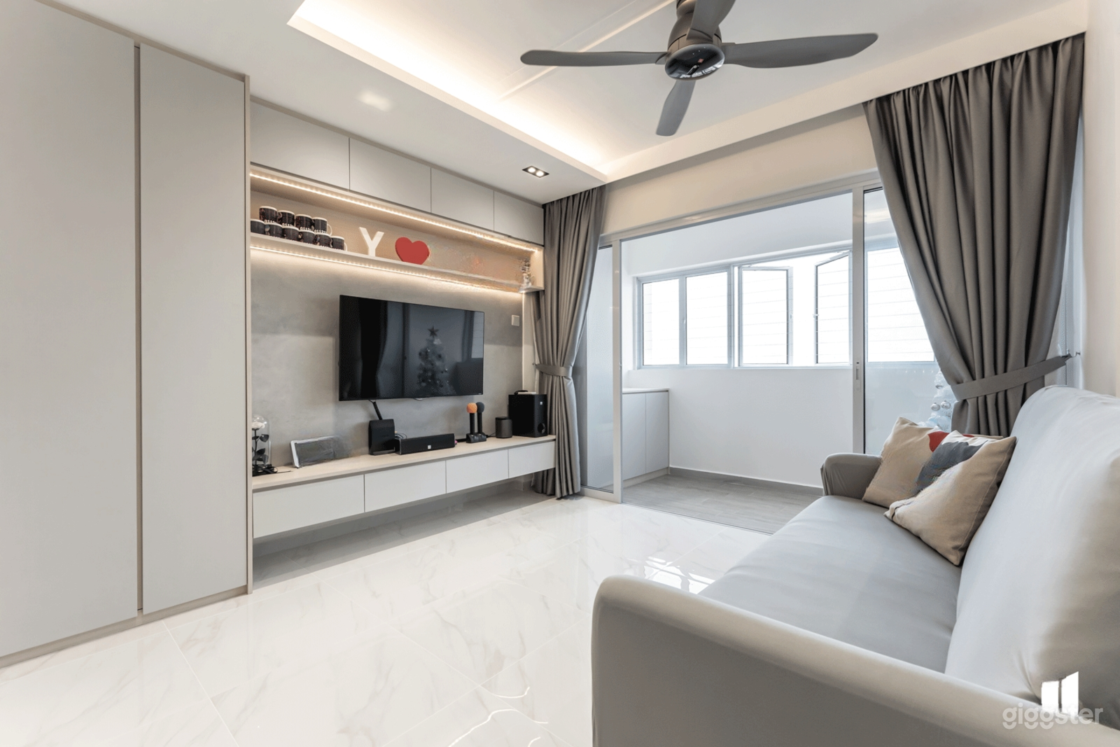 Contemporary Minimalist 5R HDB Photo 2