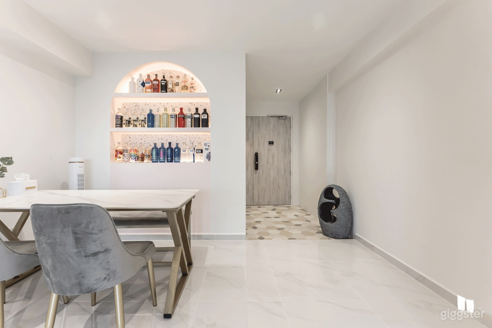 Contemporary Minimalist 5R HDB Photo 1
