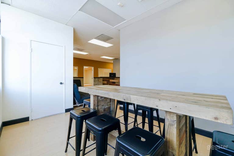  Alcove off lobby - excellent for production working space or for crafty 