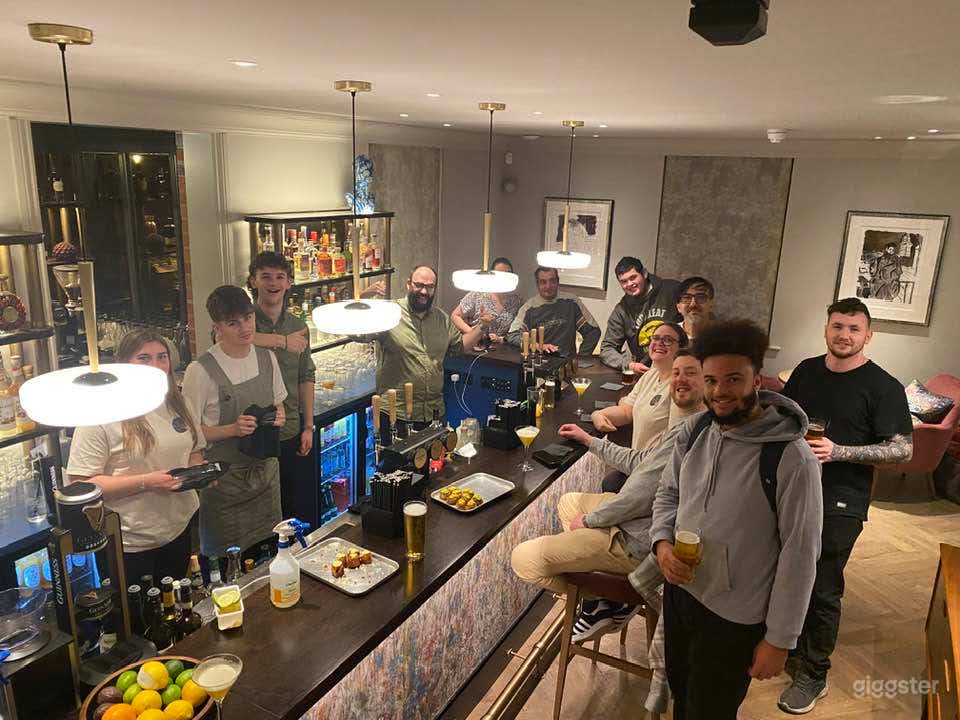 Gorgeous Ground Floor Bar and Restaurant Photo 1