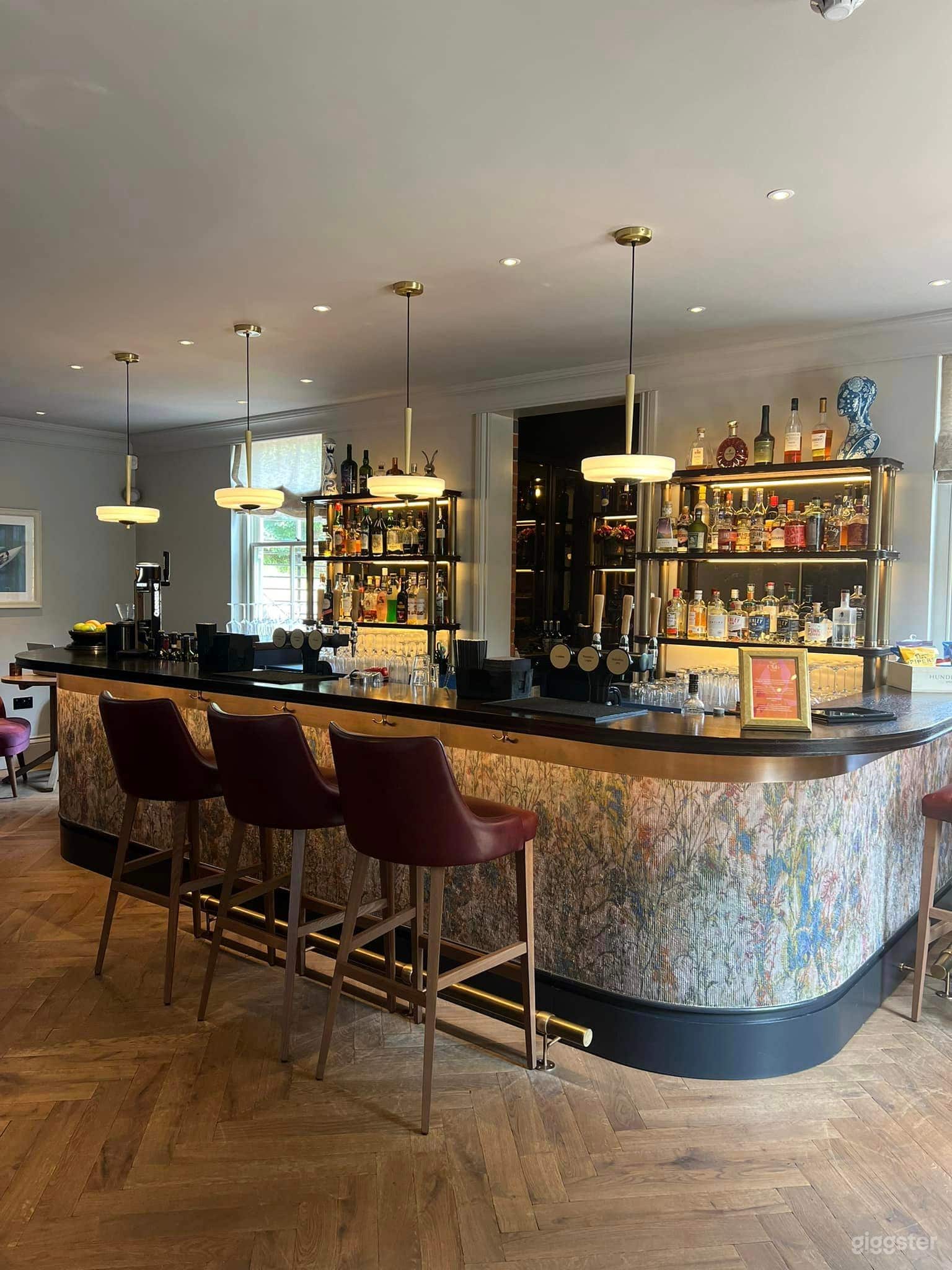 Gorgeous Ground Floor Bar and Restaurant Photo 4