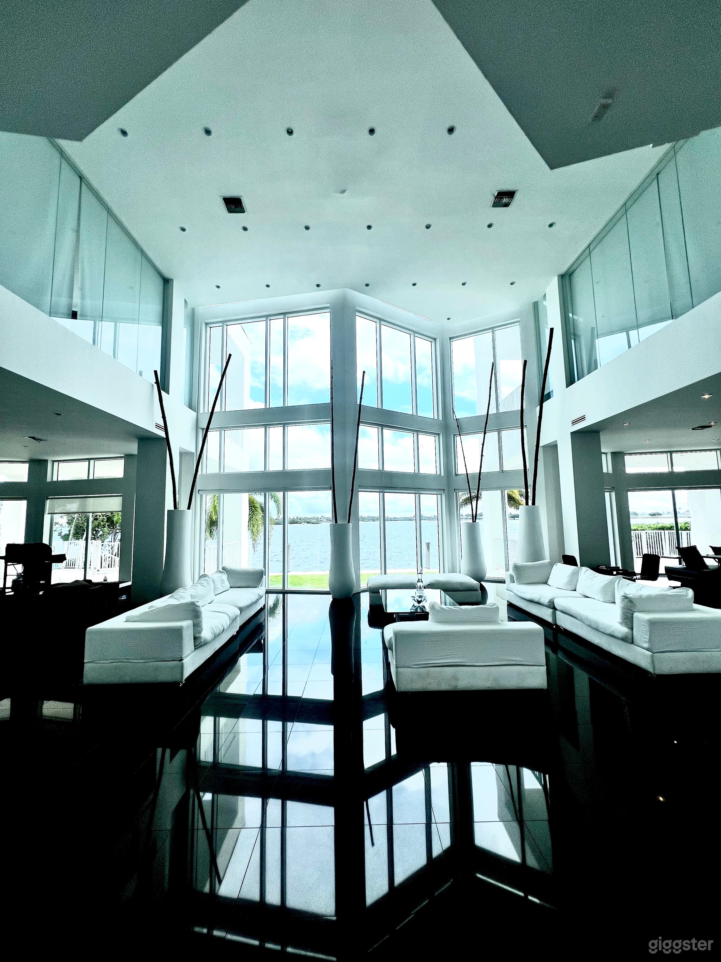 Graceland Cinematic Waterfront Mansion Photo 2