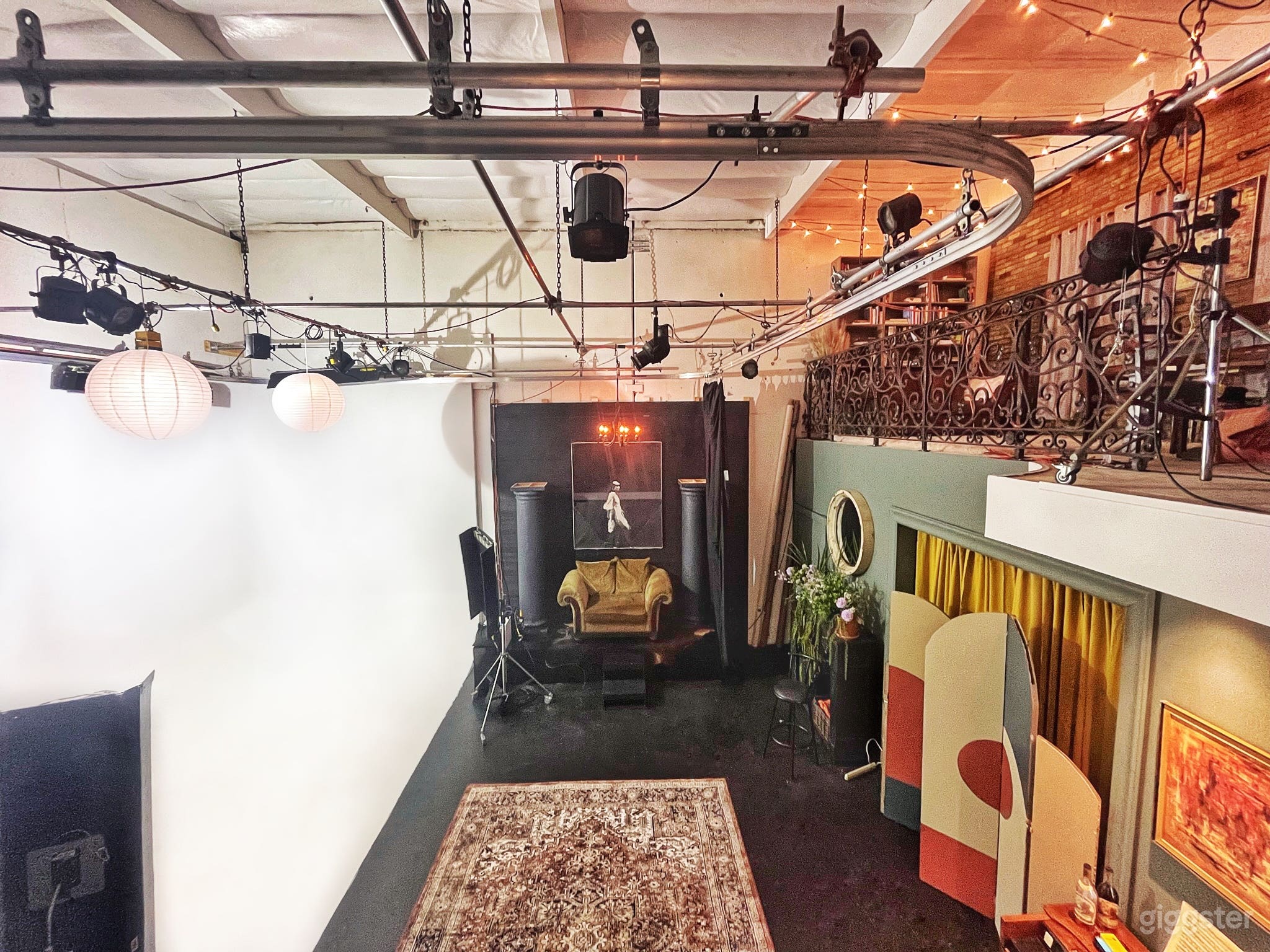 Our grid features 8x8 lighting bays and is outfitted with a 360-degree track, giving you the flexibility for seamless possibilities. Blackout curtains are included in all rentals. Green Screen available for additional charge.