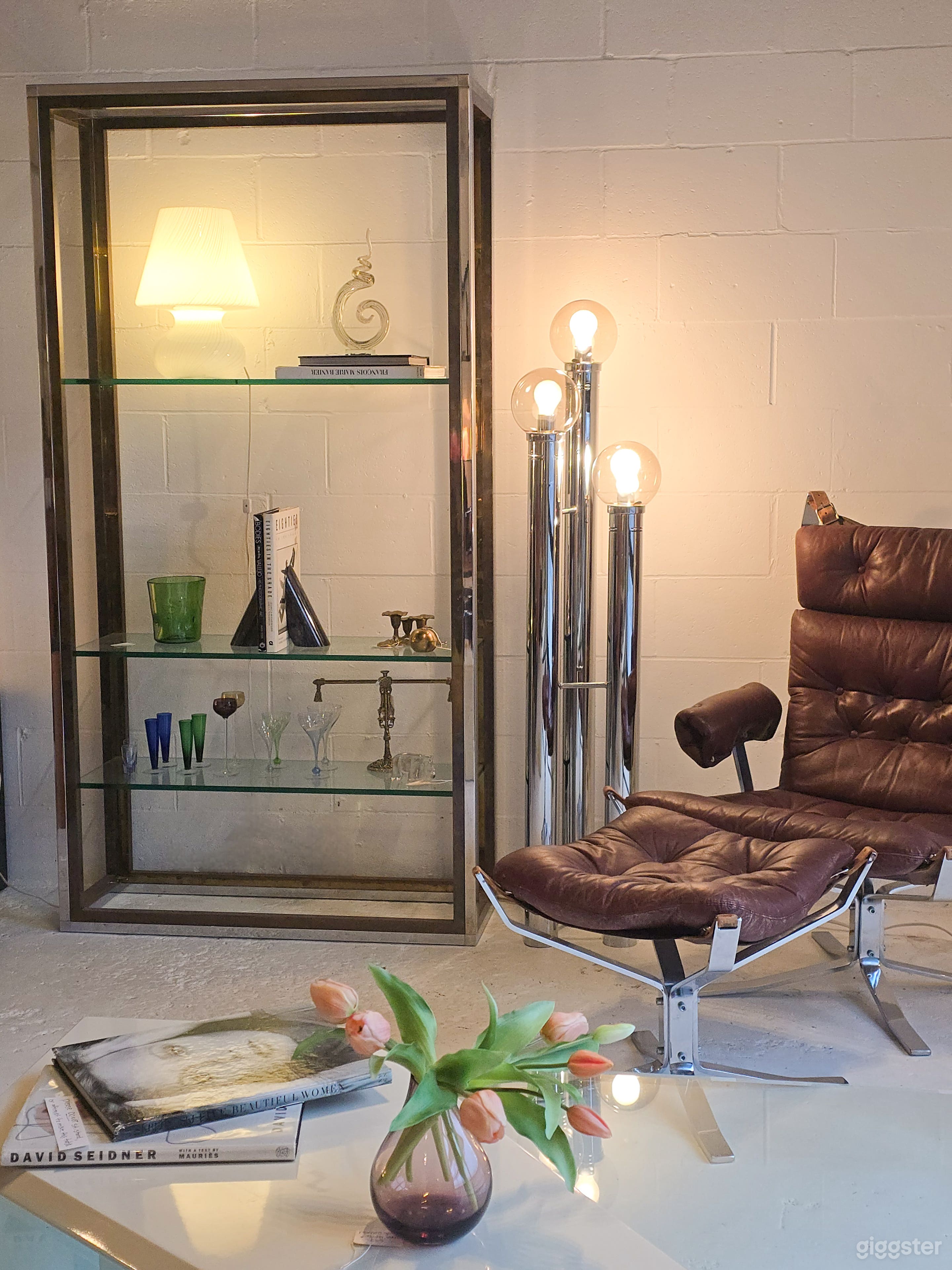 Bright and spacious studio with MULTIPLE SET UPS Photo 3