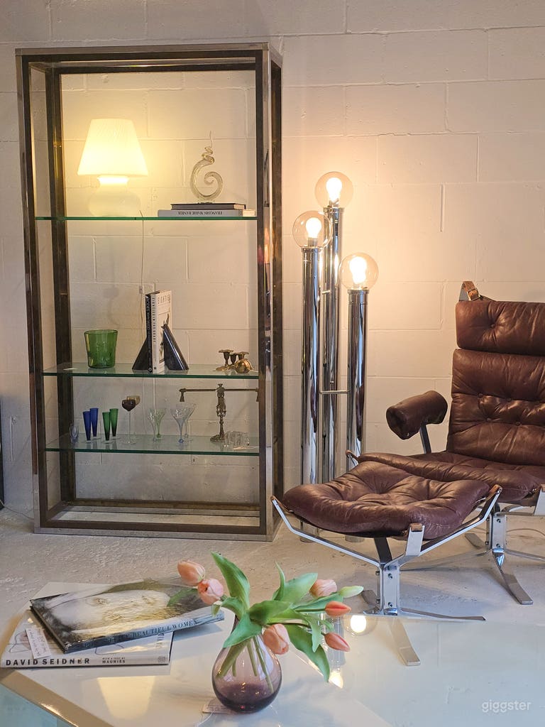  Bright and spacious studio with MULTIPLE SET UPS 