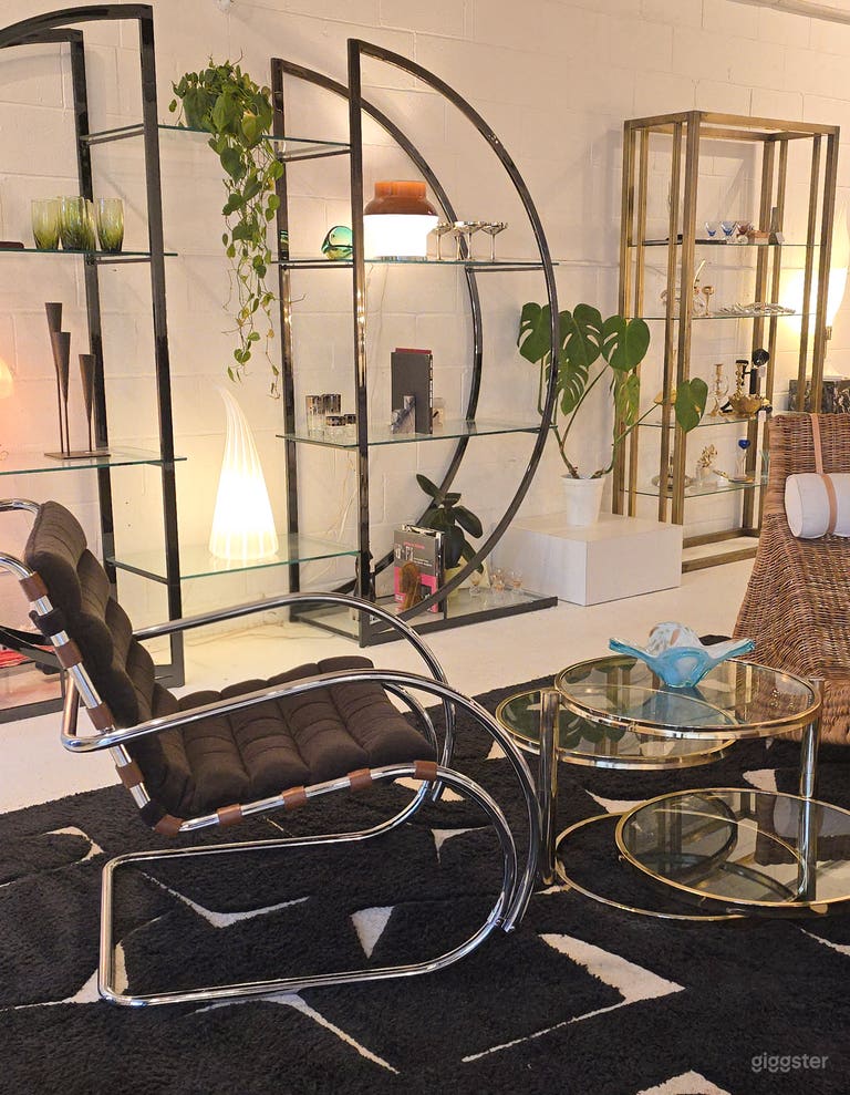  Bright and spacious studio with MULTIPLE SET UPS 