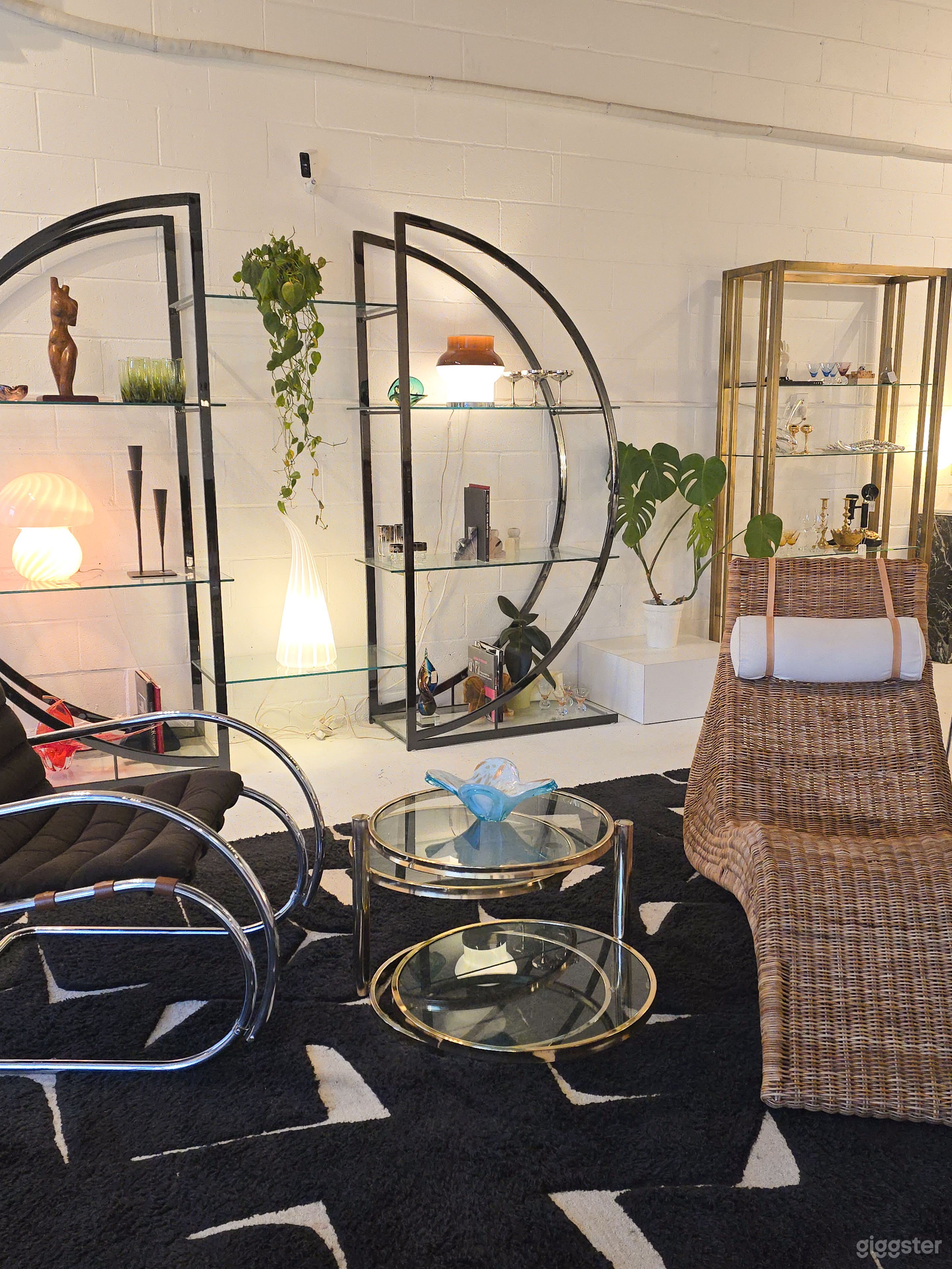 Bright and spacious studio with MULTIPLE SET UPS Photo 4