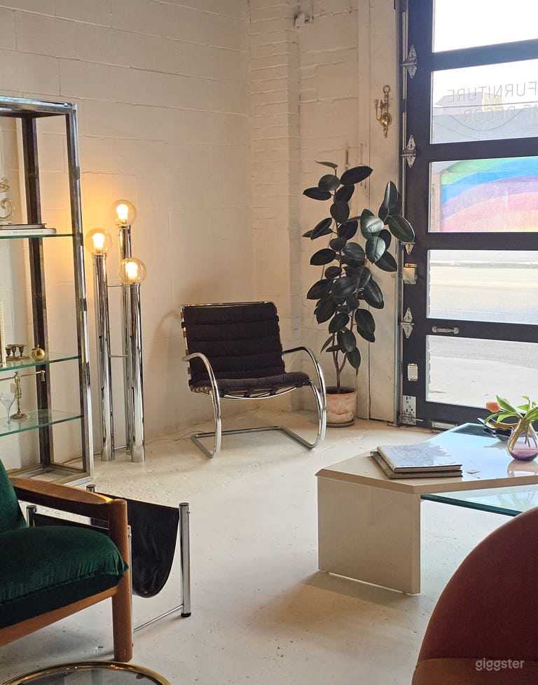  Bright and spacious studio with MULTIPLE SET UPS 