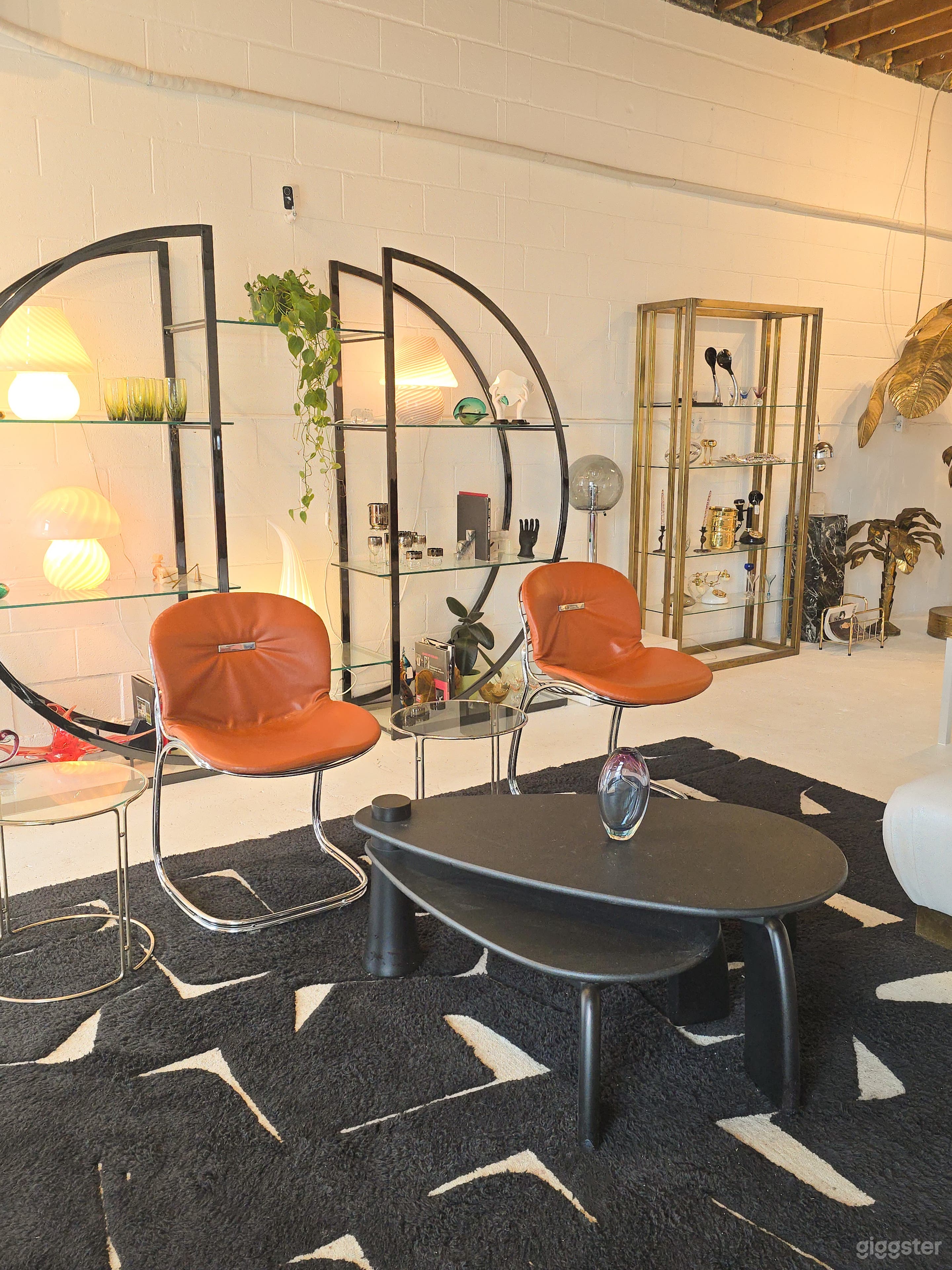 Bright and spacious studio with MULTIPLE SET UPS Photo 4